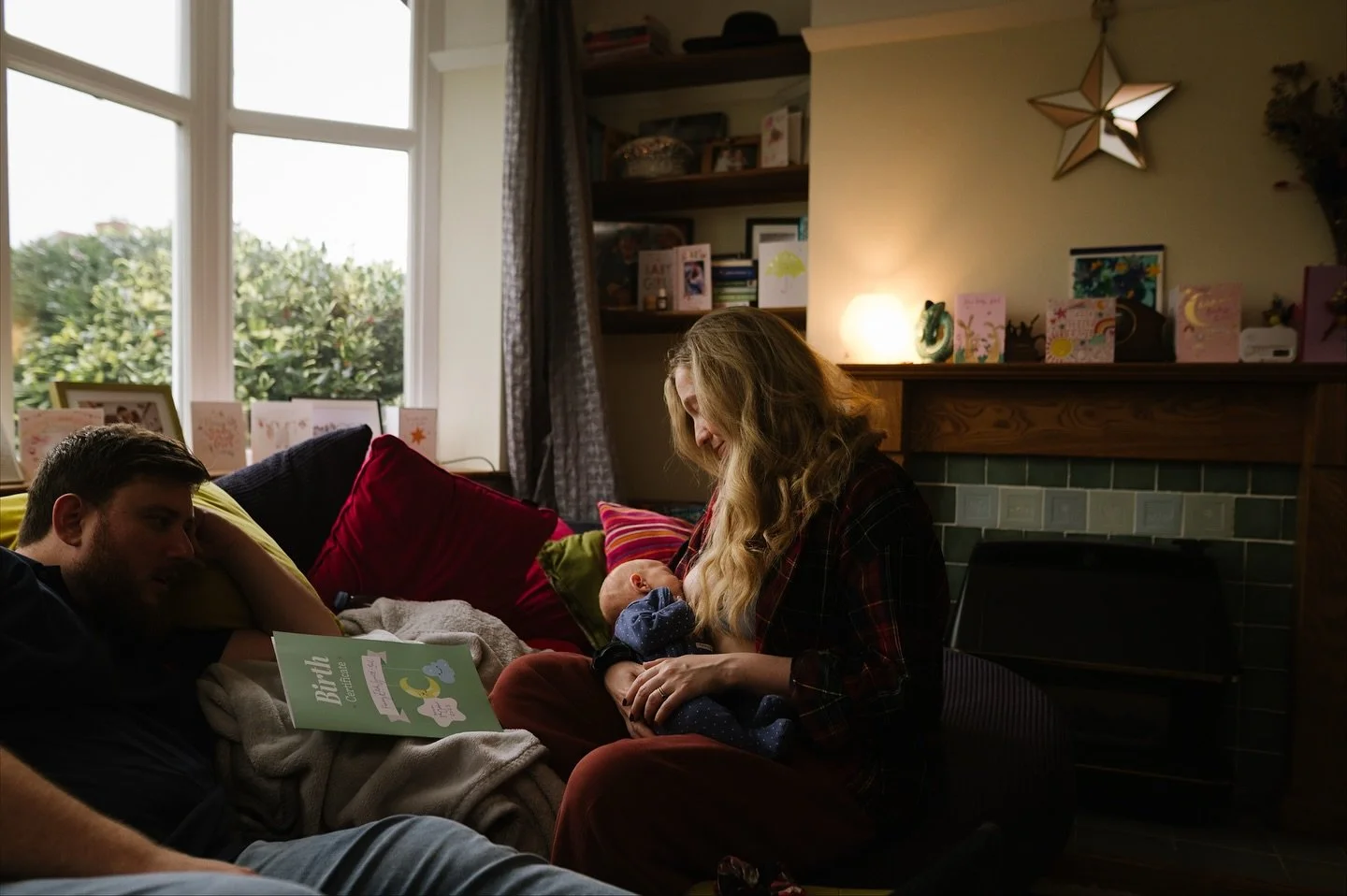 The most expressive one month old I&rsquo;ve ever met&hellip;. Wonder where she gets that from 😉 swipe through for our favourite Penny faces. 

See more of this family session on our blog- link in bio &amp; stories. 

We&rsquo;re Birmingham based ph