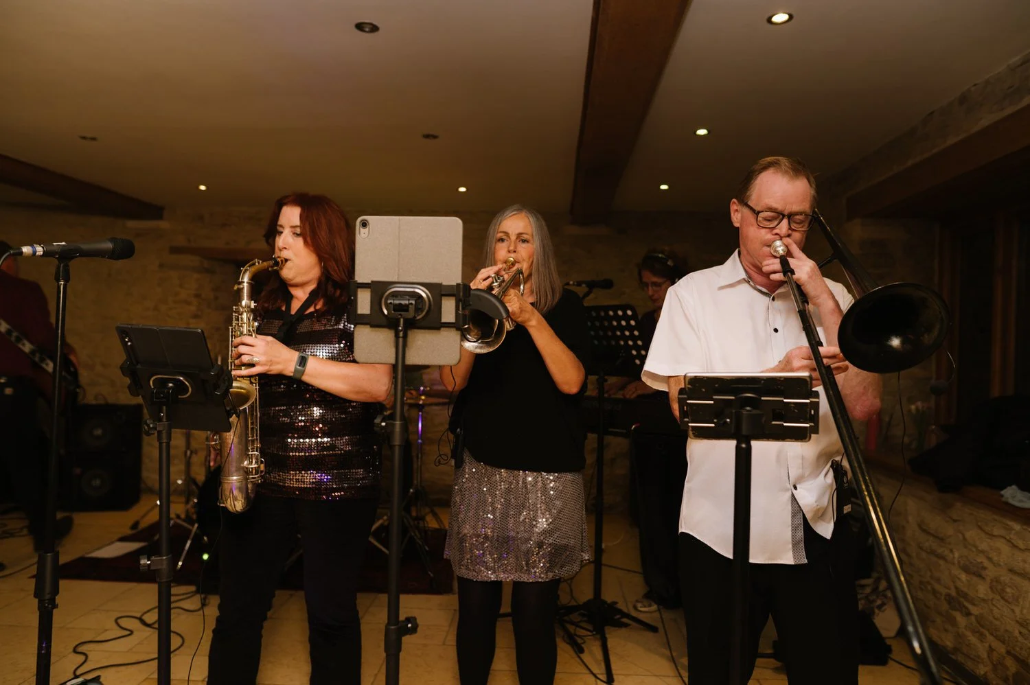 5 kingscote barn cotswolds wedding photographer.jpg