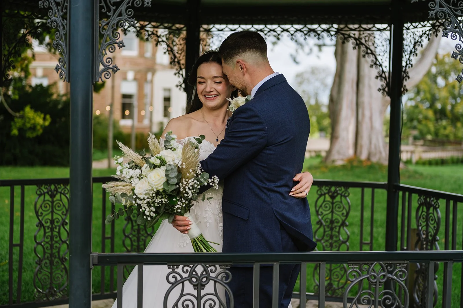 Couple portraits around Bredenbury Court Barns grounds