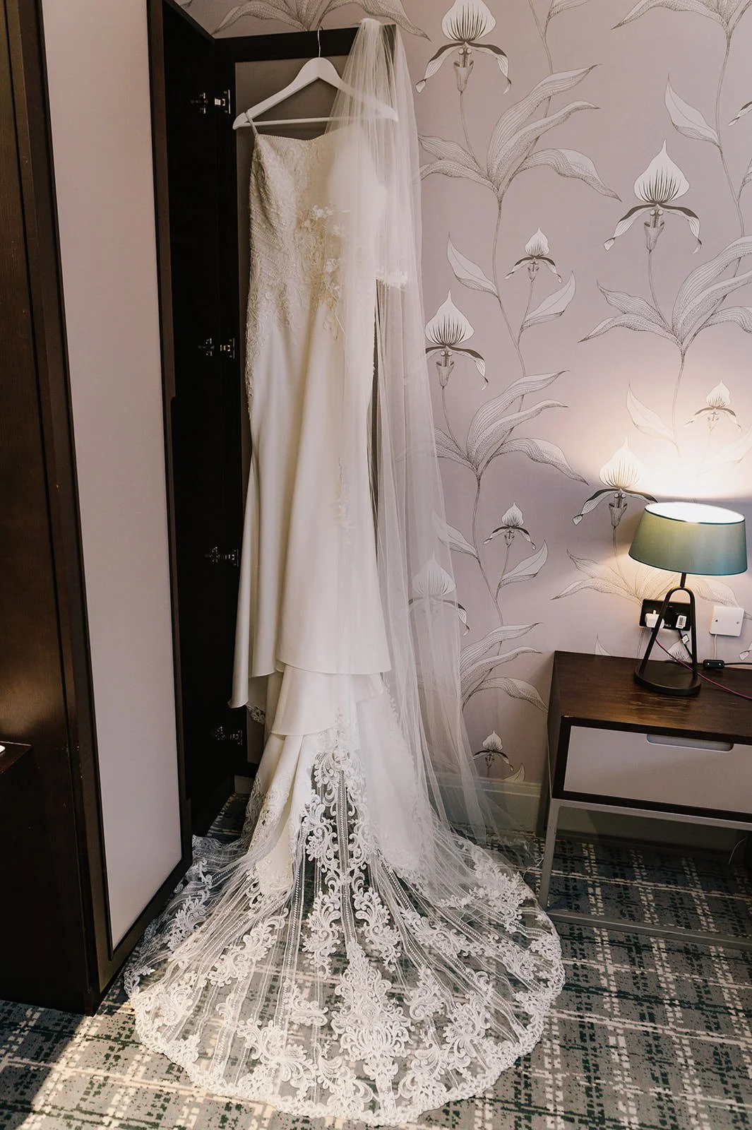 3 edgbaston park hotel birmingham wedding photographer.jpg