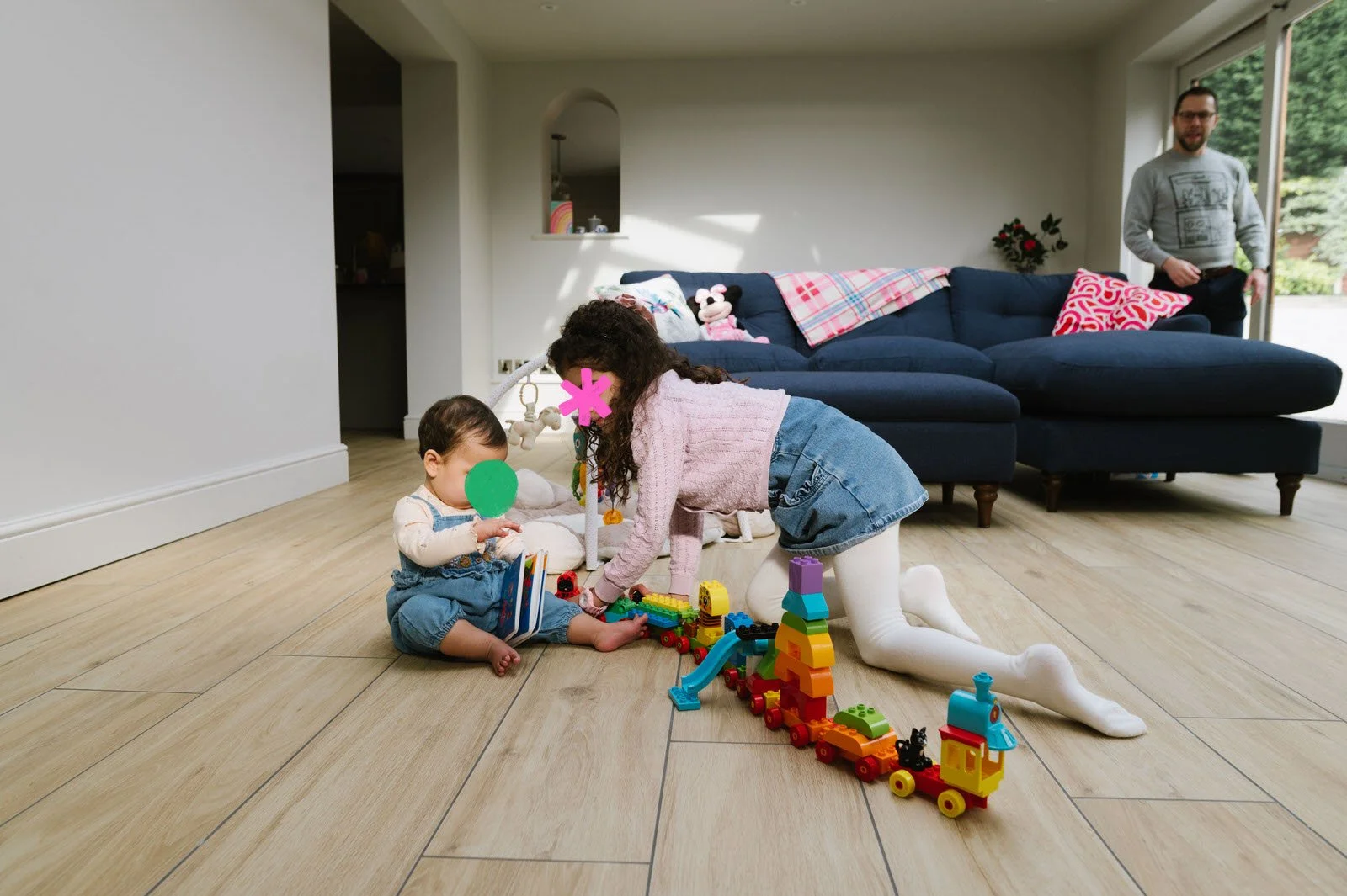 030 relaxed family photos at home .jpg