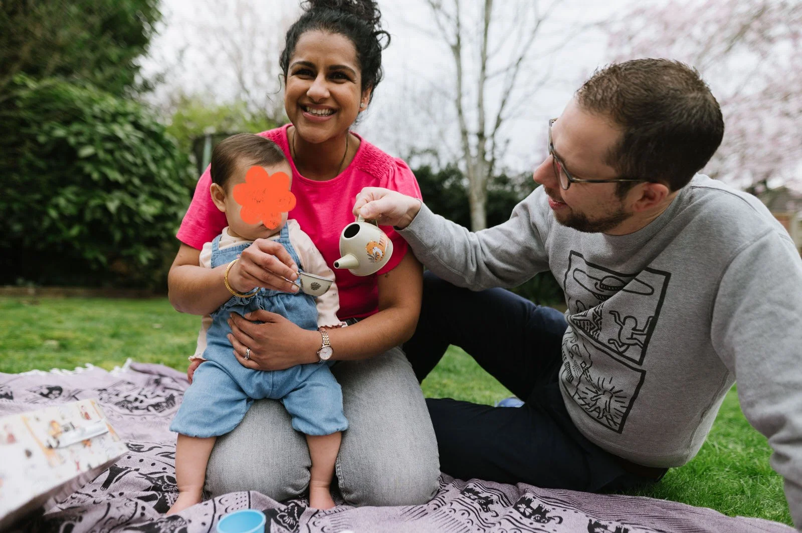 105 relaxed family photos at home .jpg