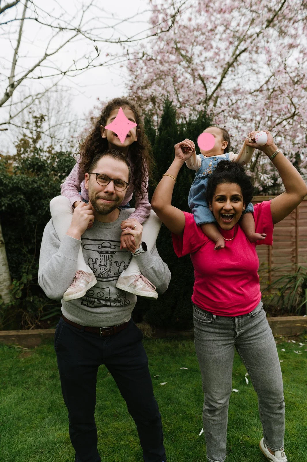 136 relaxed family photos at home .jpg