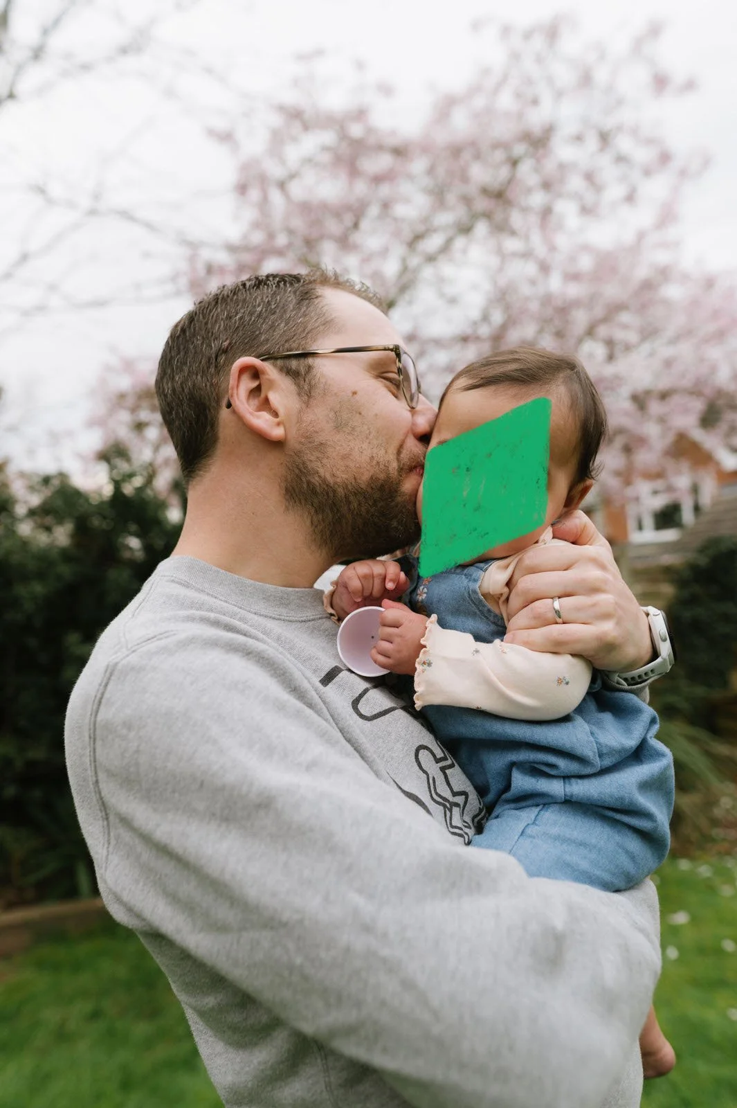 151 relaxed family photos at home.jpg