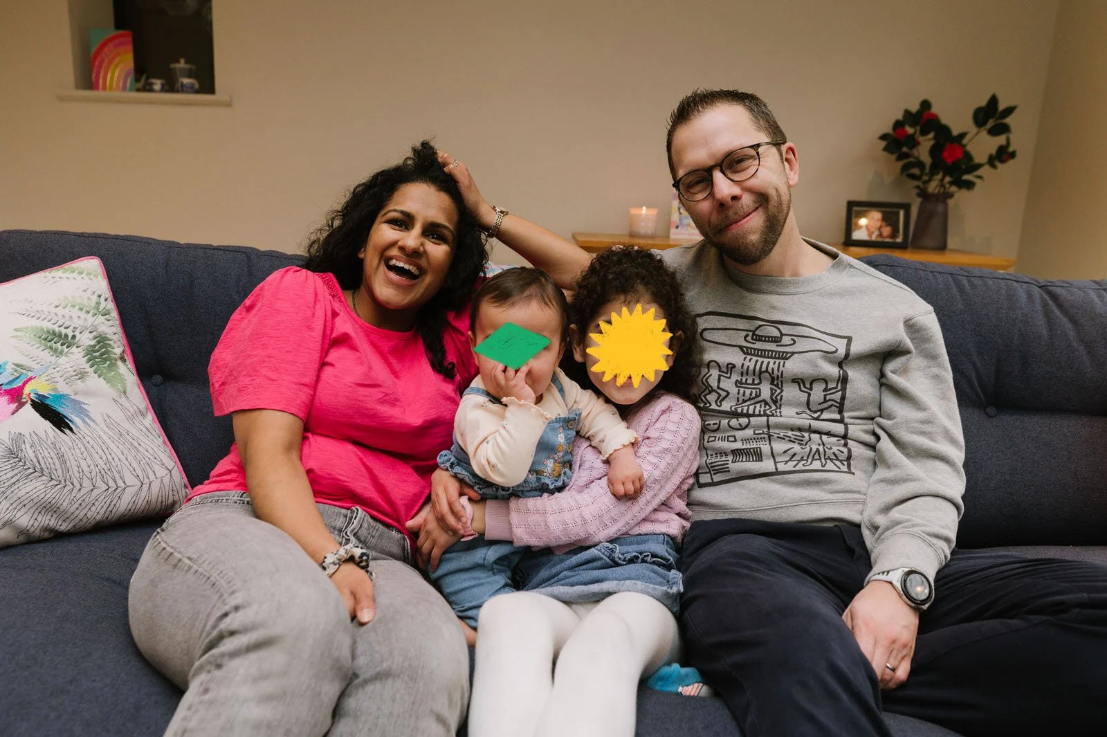 197 relaxed family photos at home .jpg