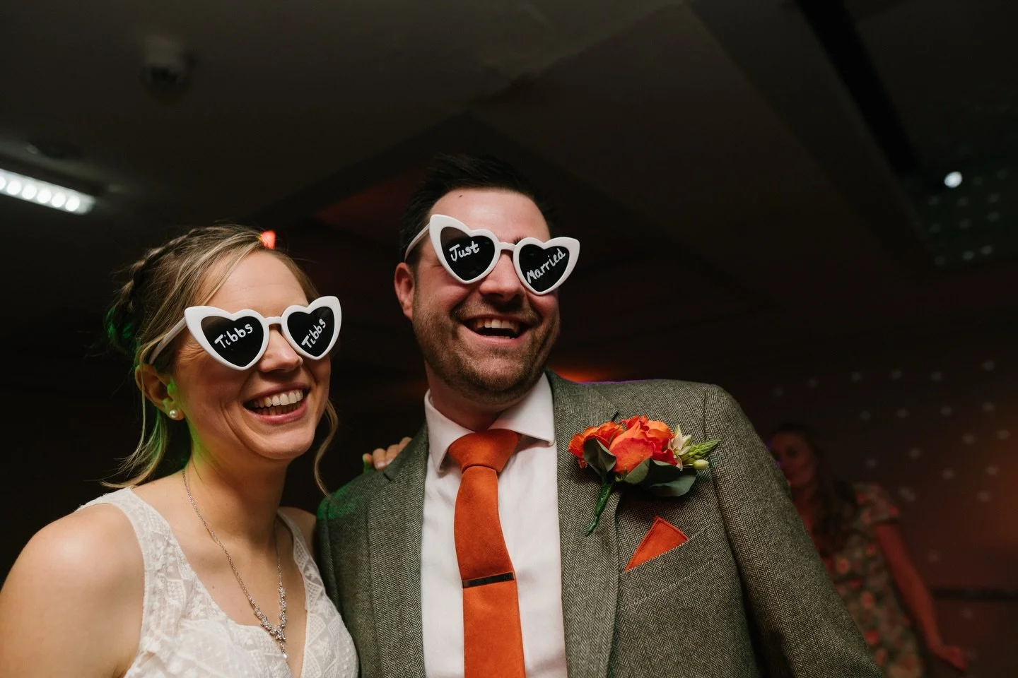Nailcote in the spring time was wonderful. So much confetti and the perfect wedding car for these two.

Preview is on our blog now- link from our stories or bio