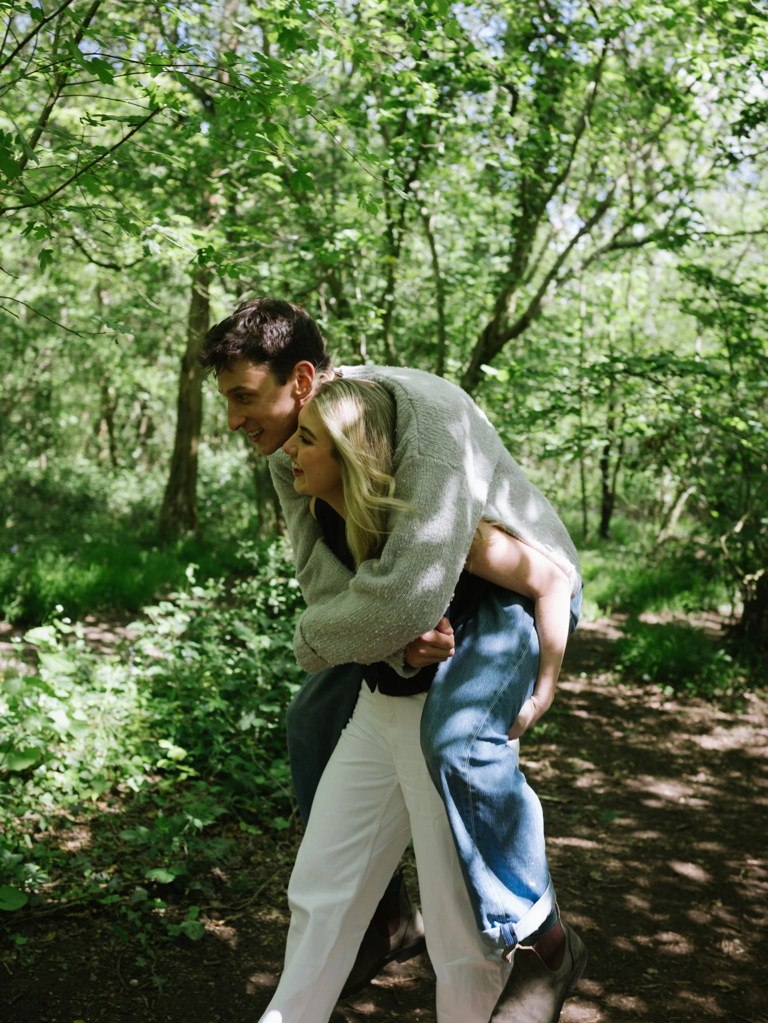Exploring a new spot in the sunshine. It&rsquo;s easy to see the energy between these two- even after a late shift in a&amp;e. 

Head to our blog for more of this session in Worcester Woods