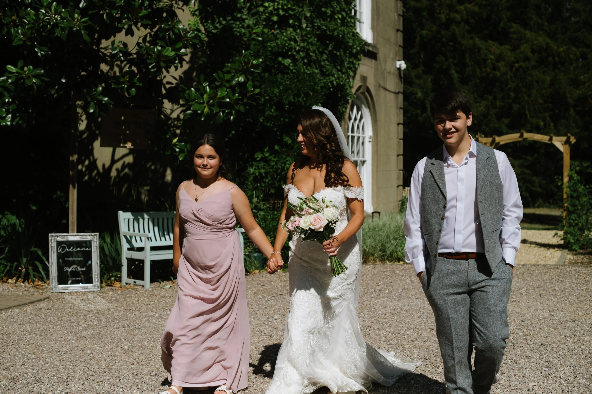 6 a fun wedding tip redditch photographer.jpg