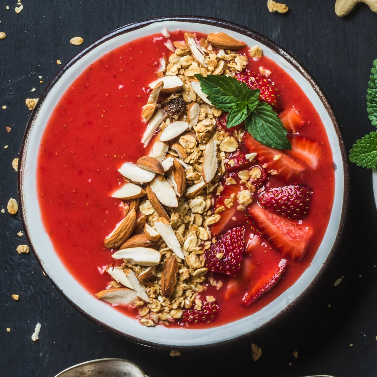 Strawberry & Banana Breakfast Smootie Bowl