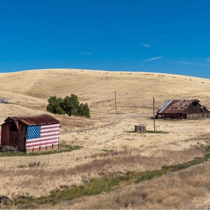 The #flagbarn in rural Contra Costa County, CA @timothyvalesphotography #landscapephotography #eastbayregionalparkdistrict