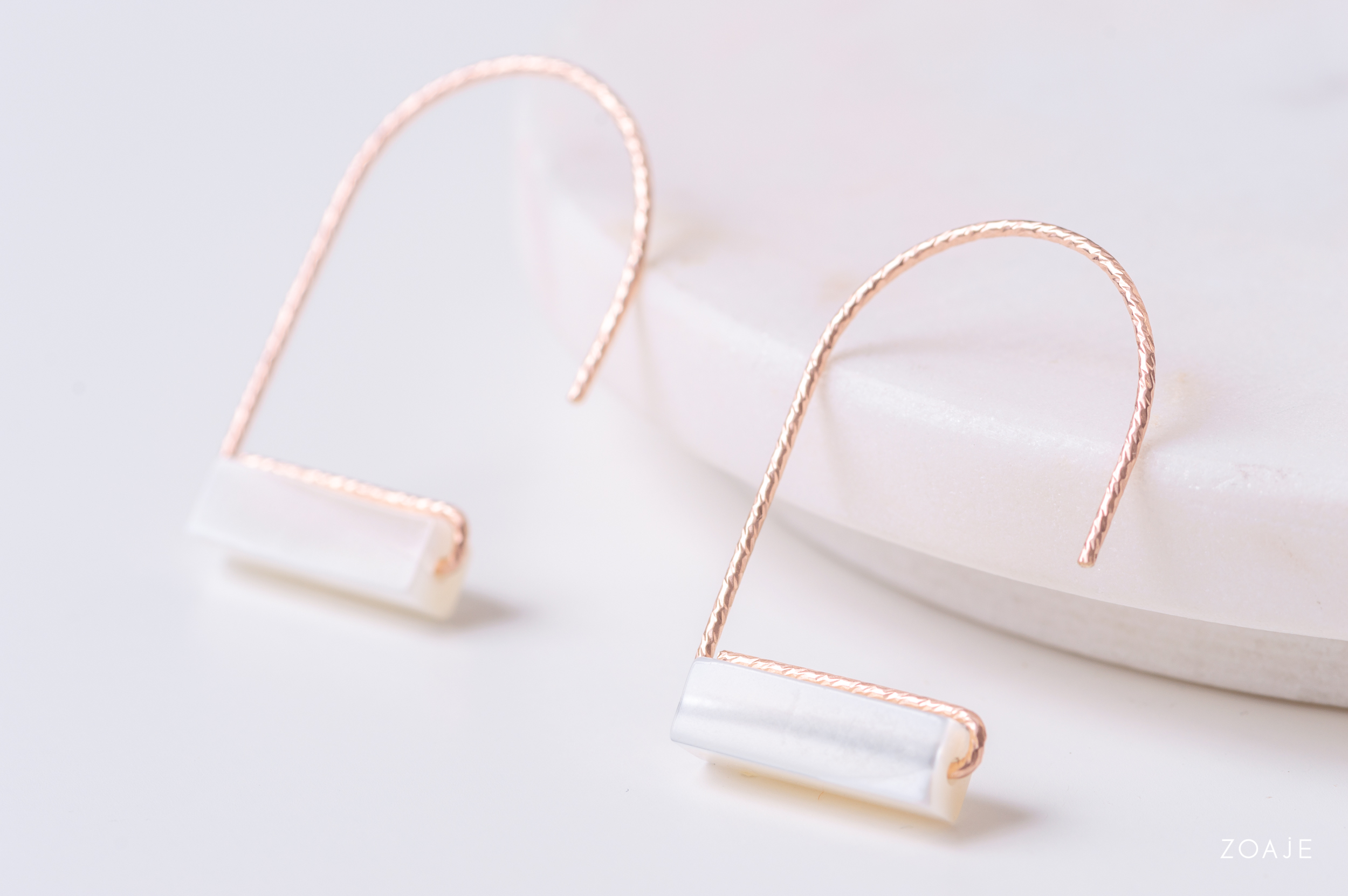 This year, ZOAJE introduced the natural Nacre to its designs for the first time.