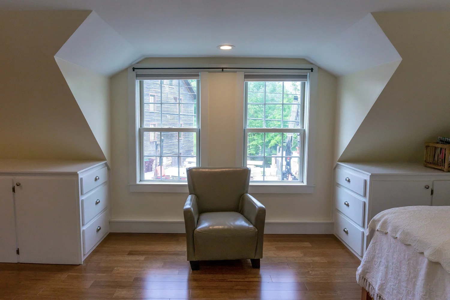 Mill-GreenH-bedroomup-W.jpg