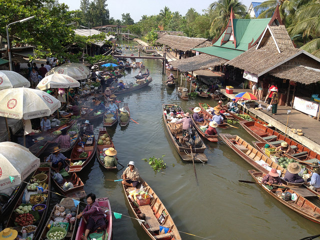 tha_kha_floating_market.jpg