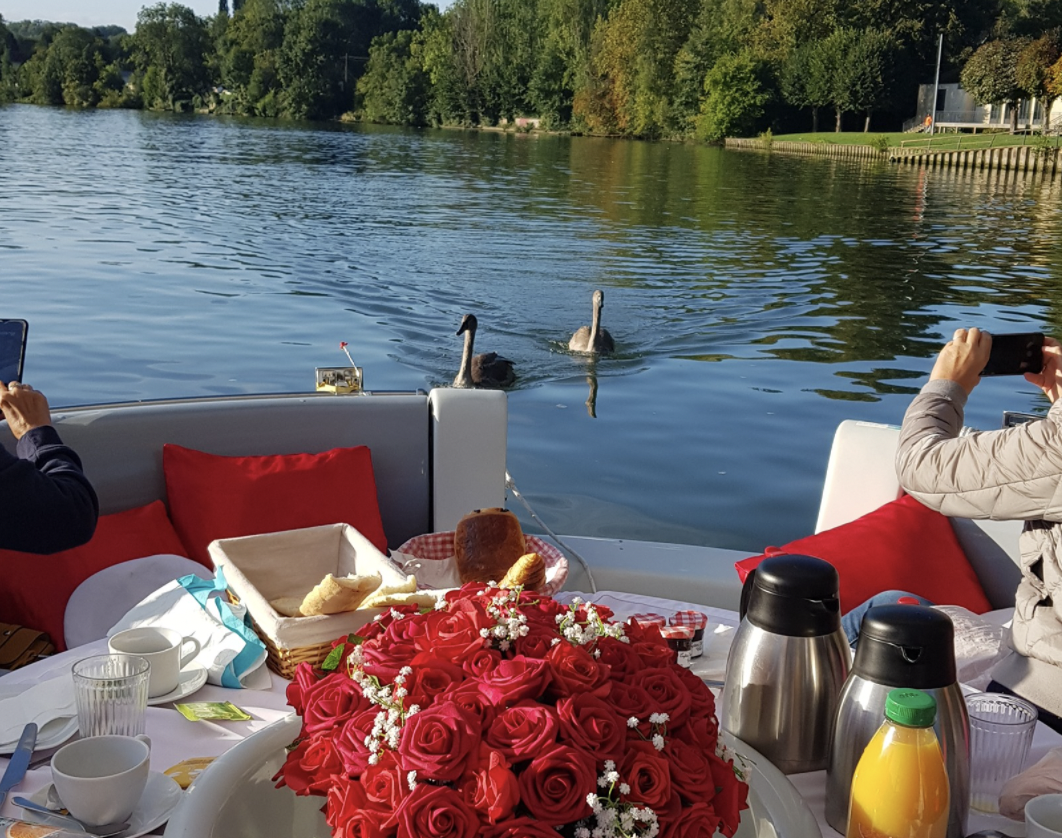 BBQ BOAT inside look