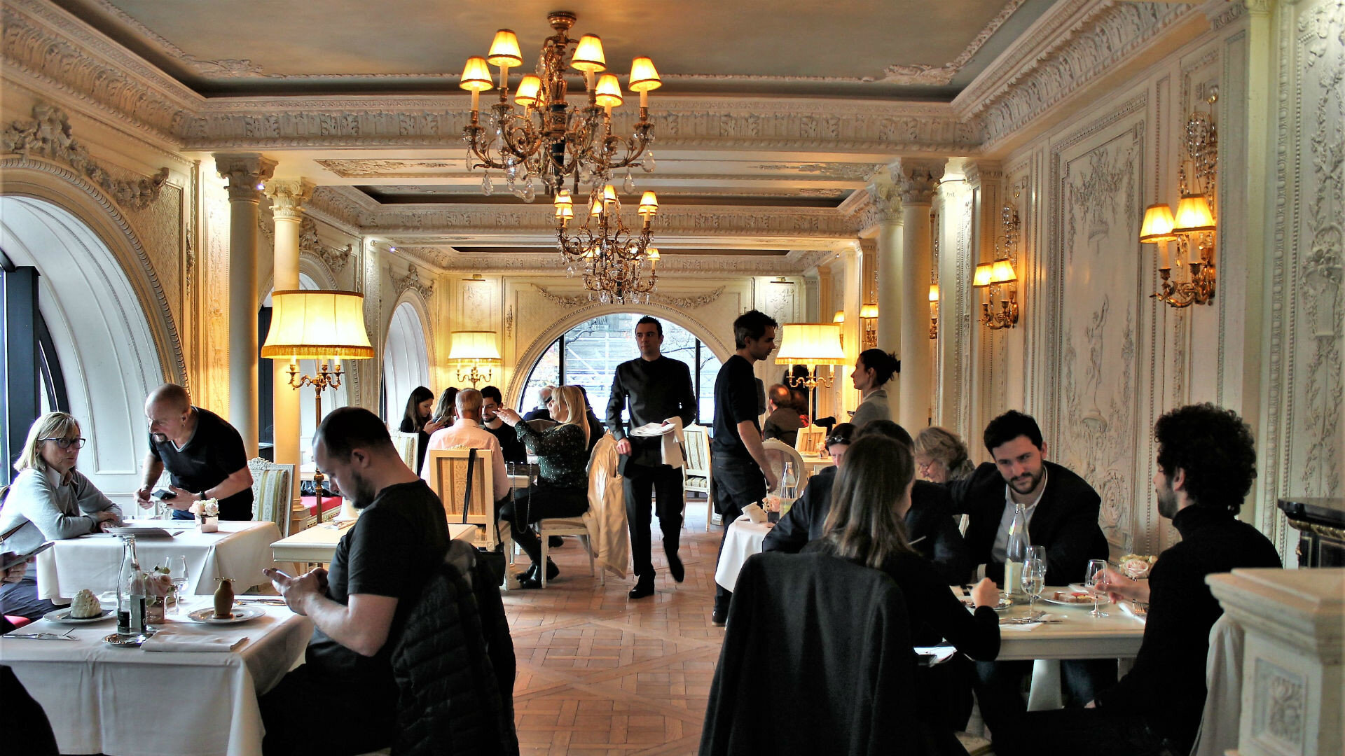 Le Café Pouchkine dining area