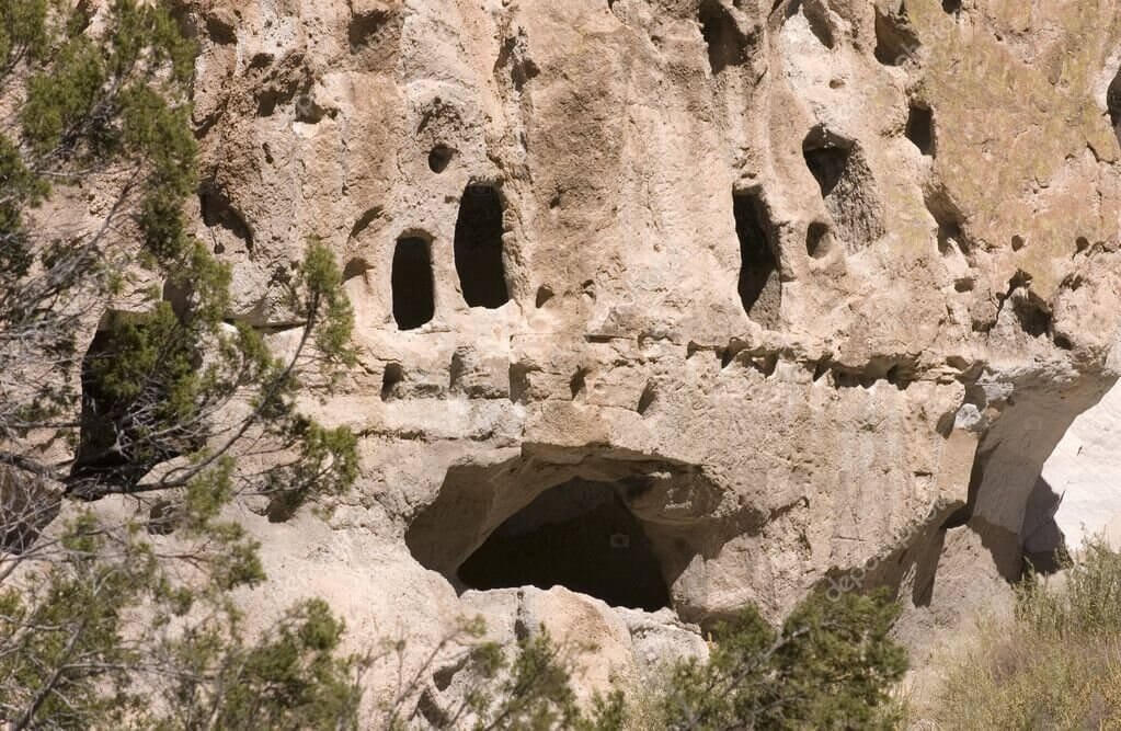 depositphotos_11096380-stock-photo-anasazi-cave-dwellings.jpeg