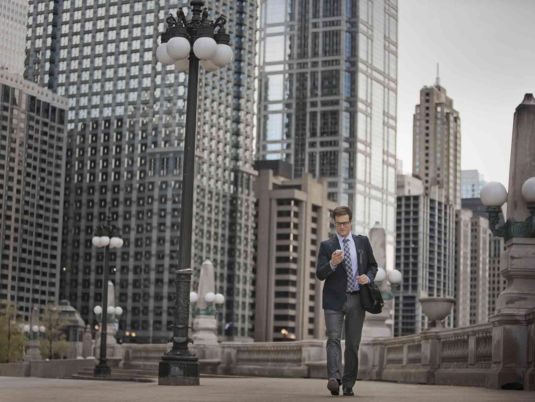 salveo-chicago-walk-business-call.jpg