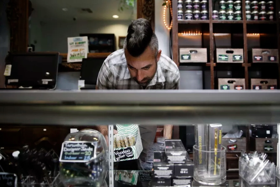 Number of pot jobs in Illinois to grow to 63,000 by 2025, report says