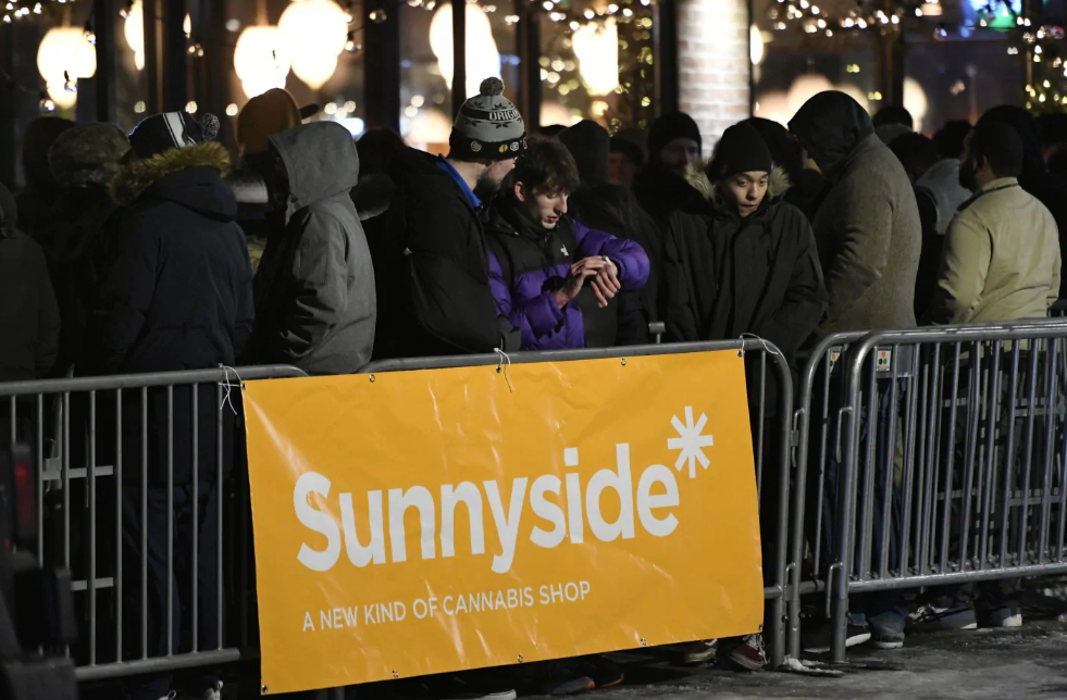 ‘It’s a lot happening all at once’: Illinois shops run out of marijuana just six days after start of legalization
