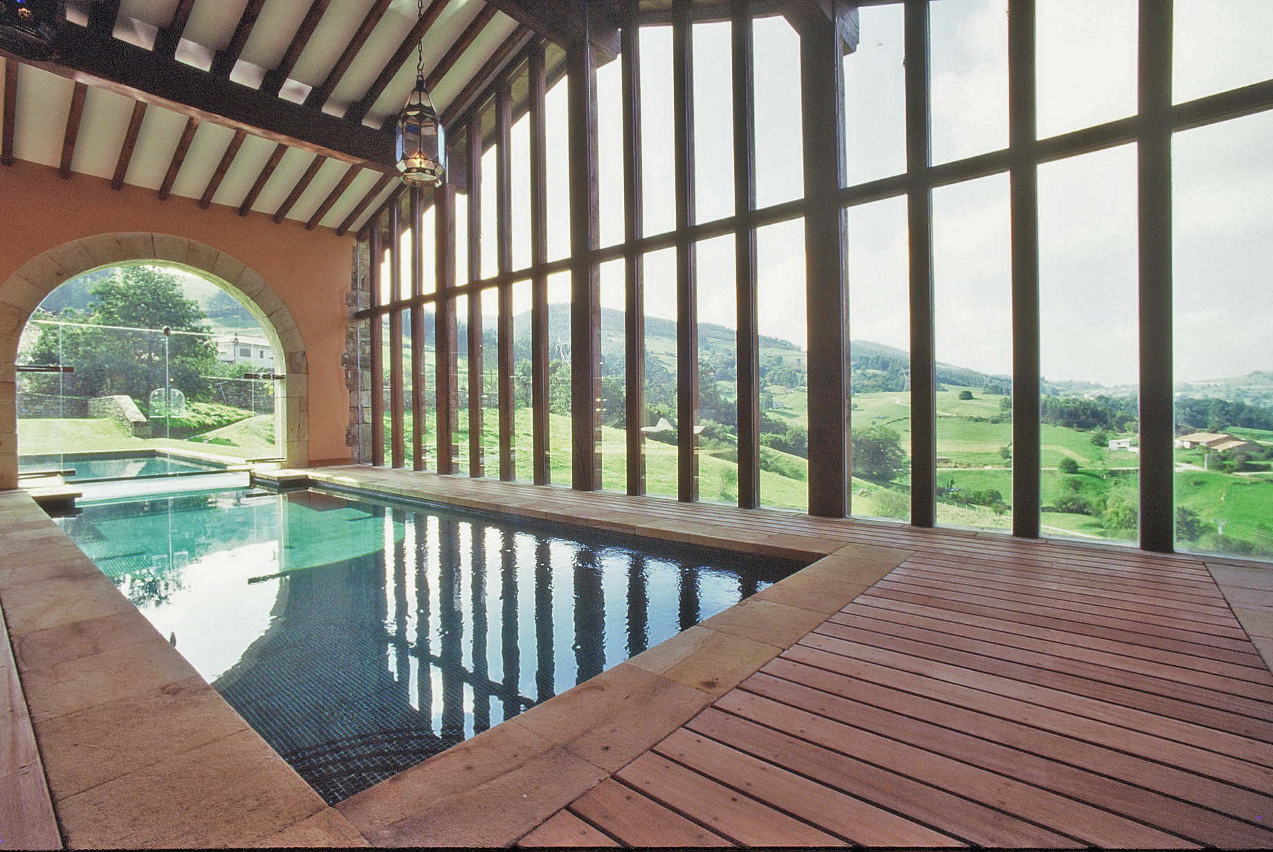 Pabellón y piscina en La Helguera 2 (Cantabria) 1992 2.jpg