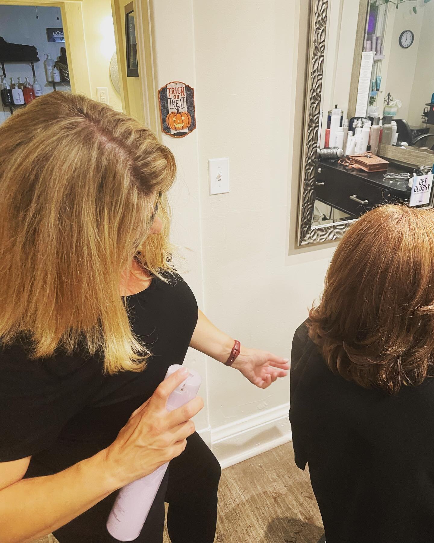 Tricia Purdy, our newest edition, putting the finishing touches on this beautiful haircut!😁 

#sevenhaircares #sevenhaircare #studioblond #757 #757hairstylist #northcolley #hamptonroads #hamptonroadsva #loreal #lorealpro #pureology #salonproorbiting
