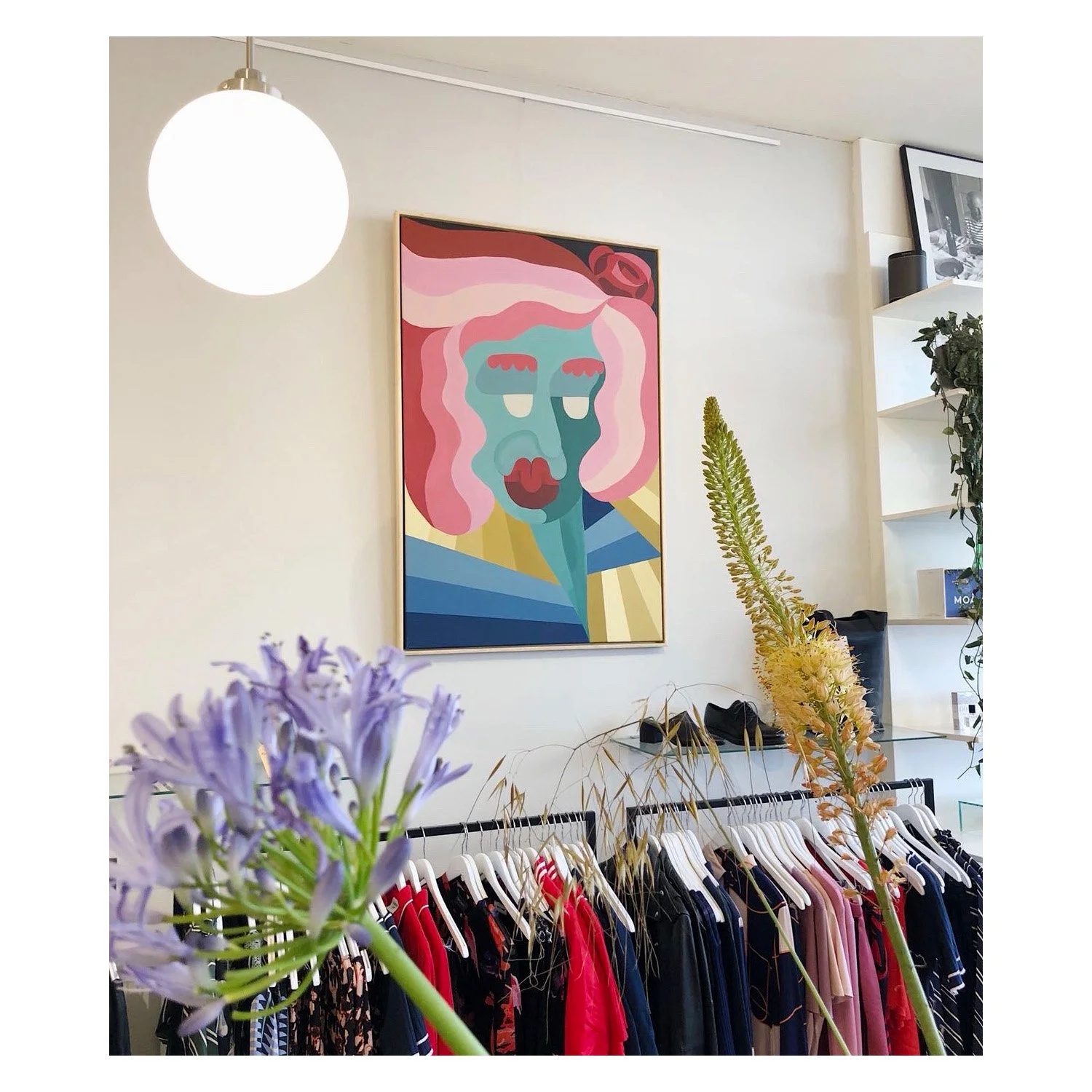 tony_bartolucci_paintings_04_flower_woman_in_gallery.jpg