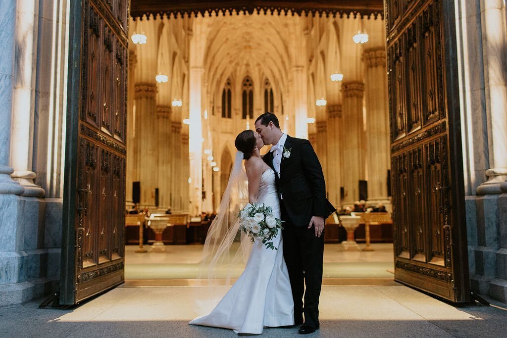 ✨ Those just married Friday vibes ✨

Planning  @pinkbowtienyc
Ceremony  @stpatrickscathedral
Reception  @newyorkac
Photo  @taylorlenci
Floral  @denisefasanello
Rentals  @smithpartyrentals
Lighting  @stortzlighting
Band  @broadwayproject @thebandmetho