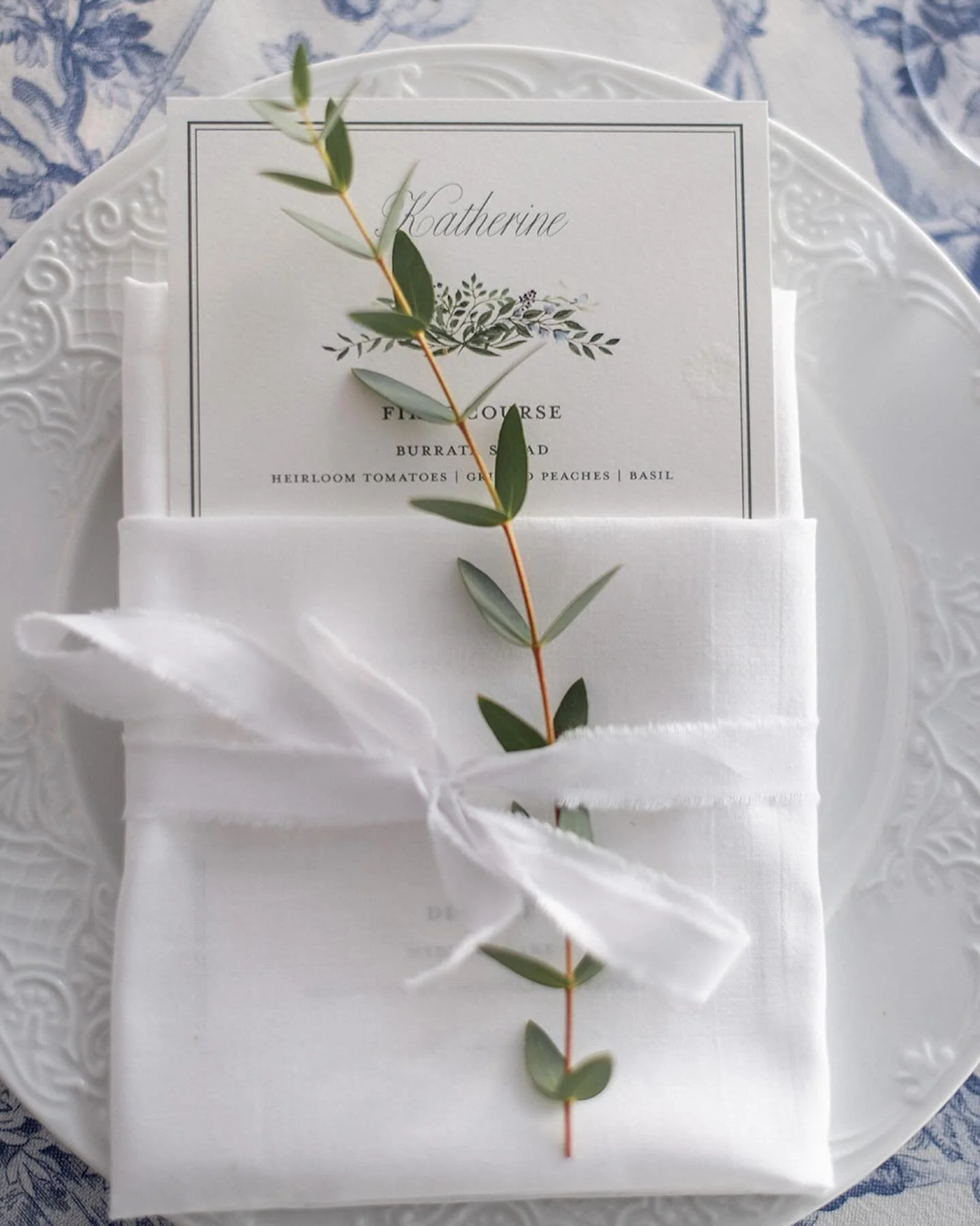 Feeling warmer today and has us dreaming of summer florals in sweet blue and white

Planning &amp; Design | @pinkbowtienyc
Venue | @wainwrighthouseinc
Photo | @laurenlarsenstudio @pairwedco
Video | @mckenziemfilms
Photo Booth | @studiozphotobooths
Fl