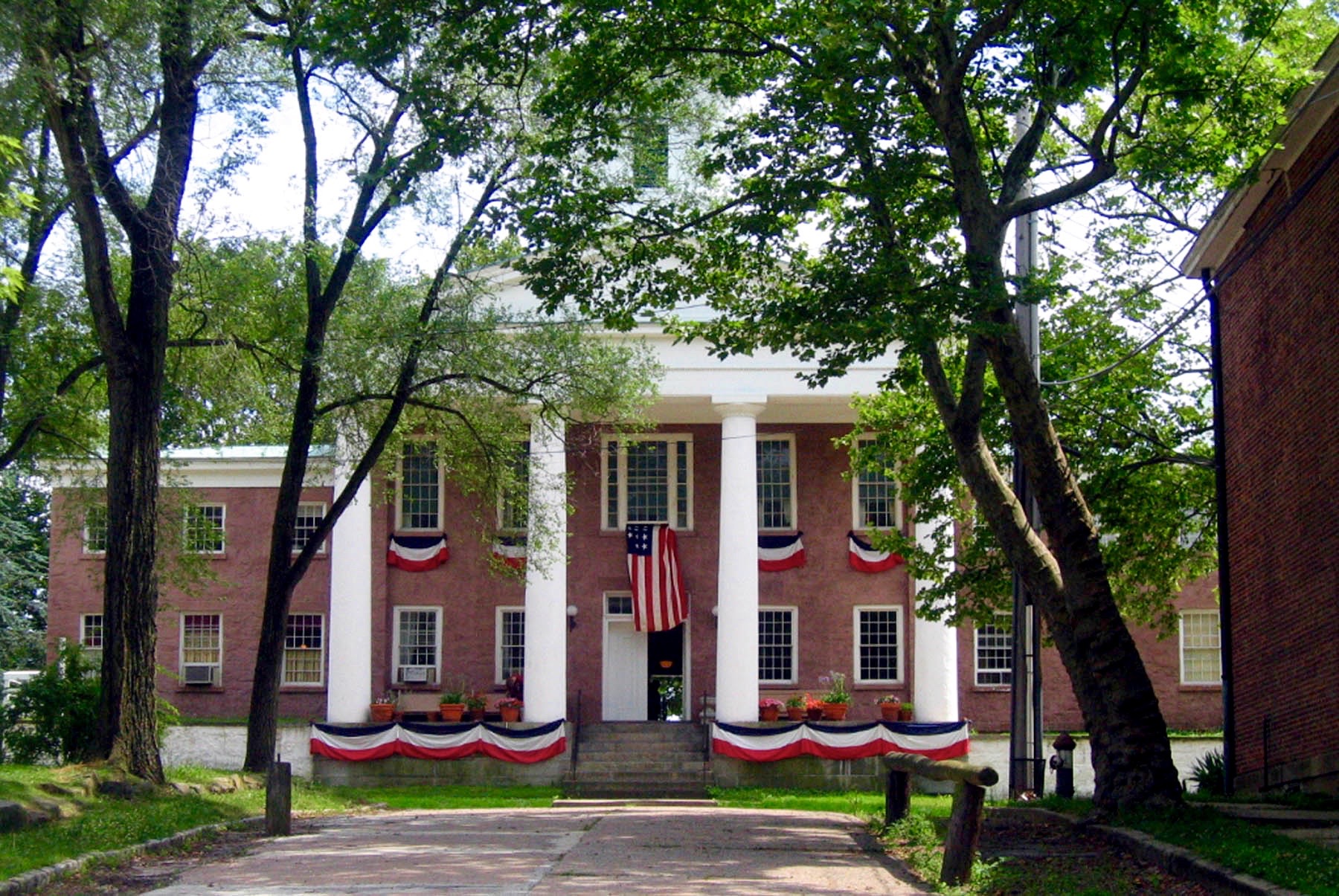 Courthouse On the 4th 7-3-05 315PM 1.jpg