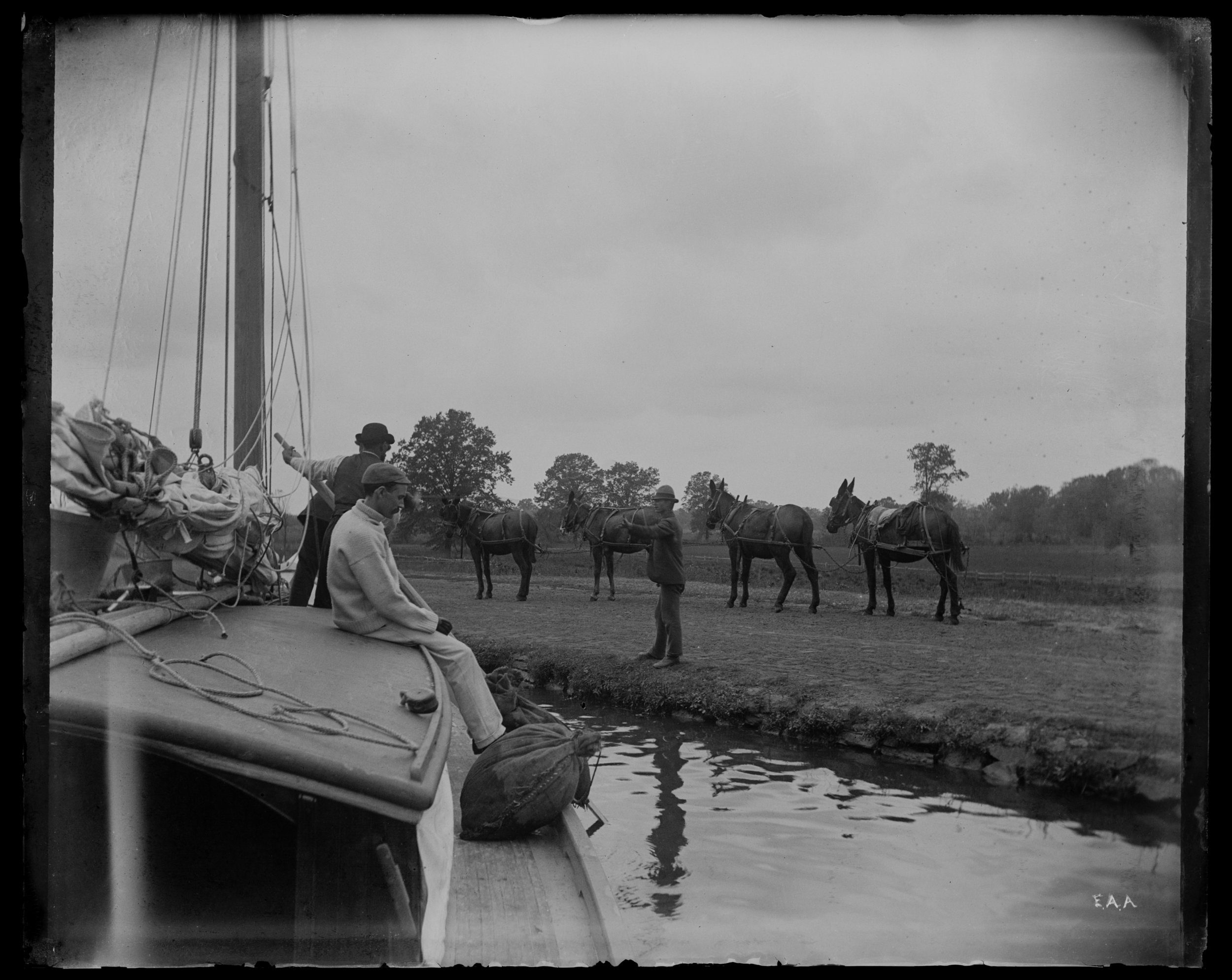 “Four mules &amp; Wabun,” on the yacht “Wabun” in the Delaware and Raritan Canal, New Jersey, October 18, 1892