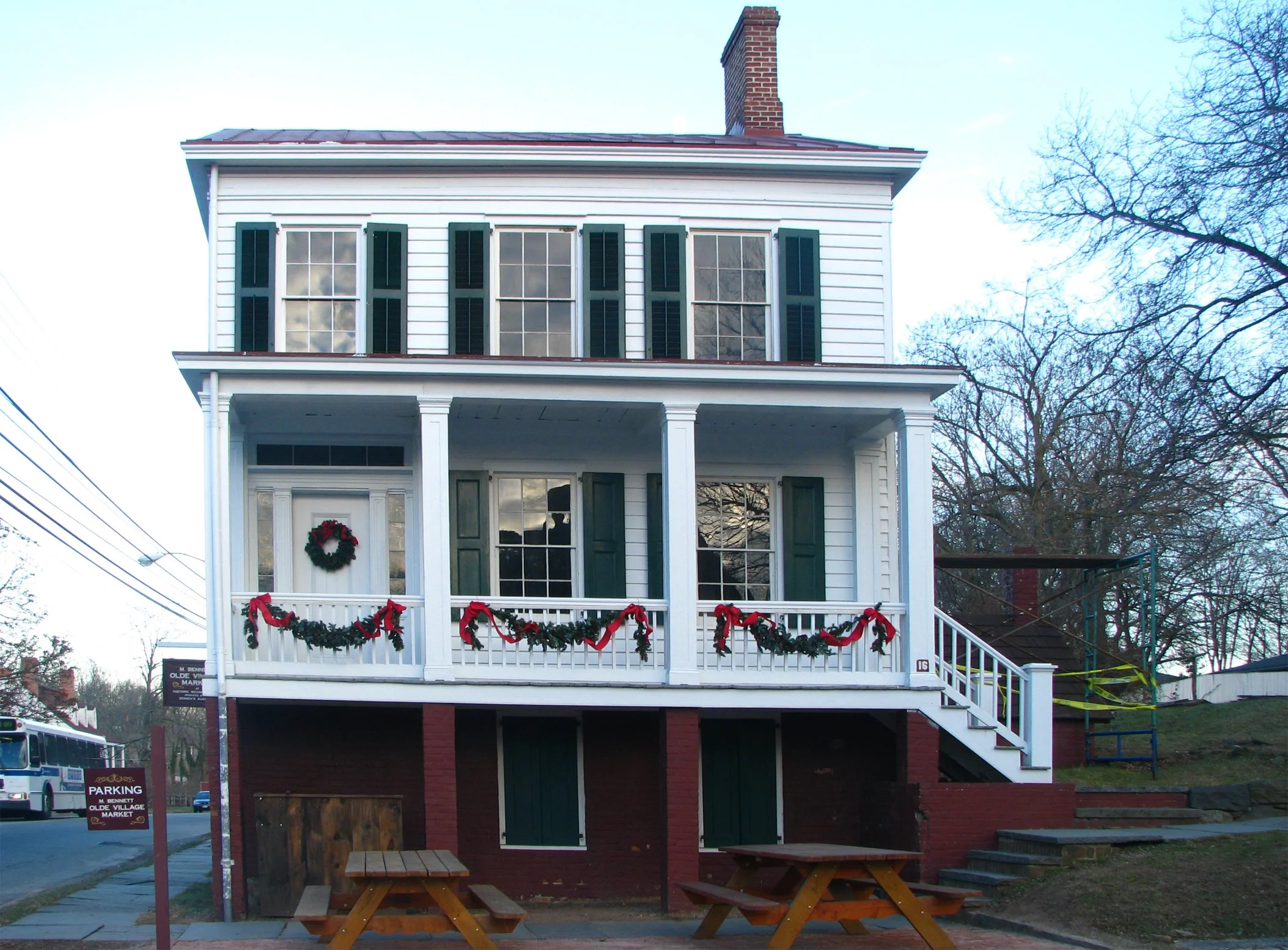 Bennett House 12-8-2008 333PM CPSS51S 2.jpg