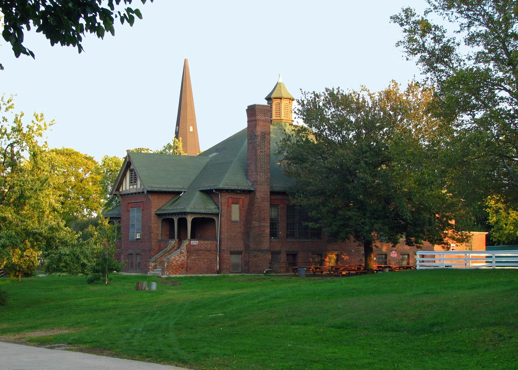 Overall Exterior View 10-9-2008.jpg