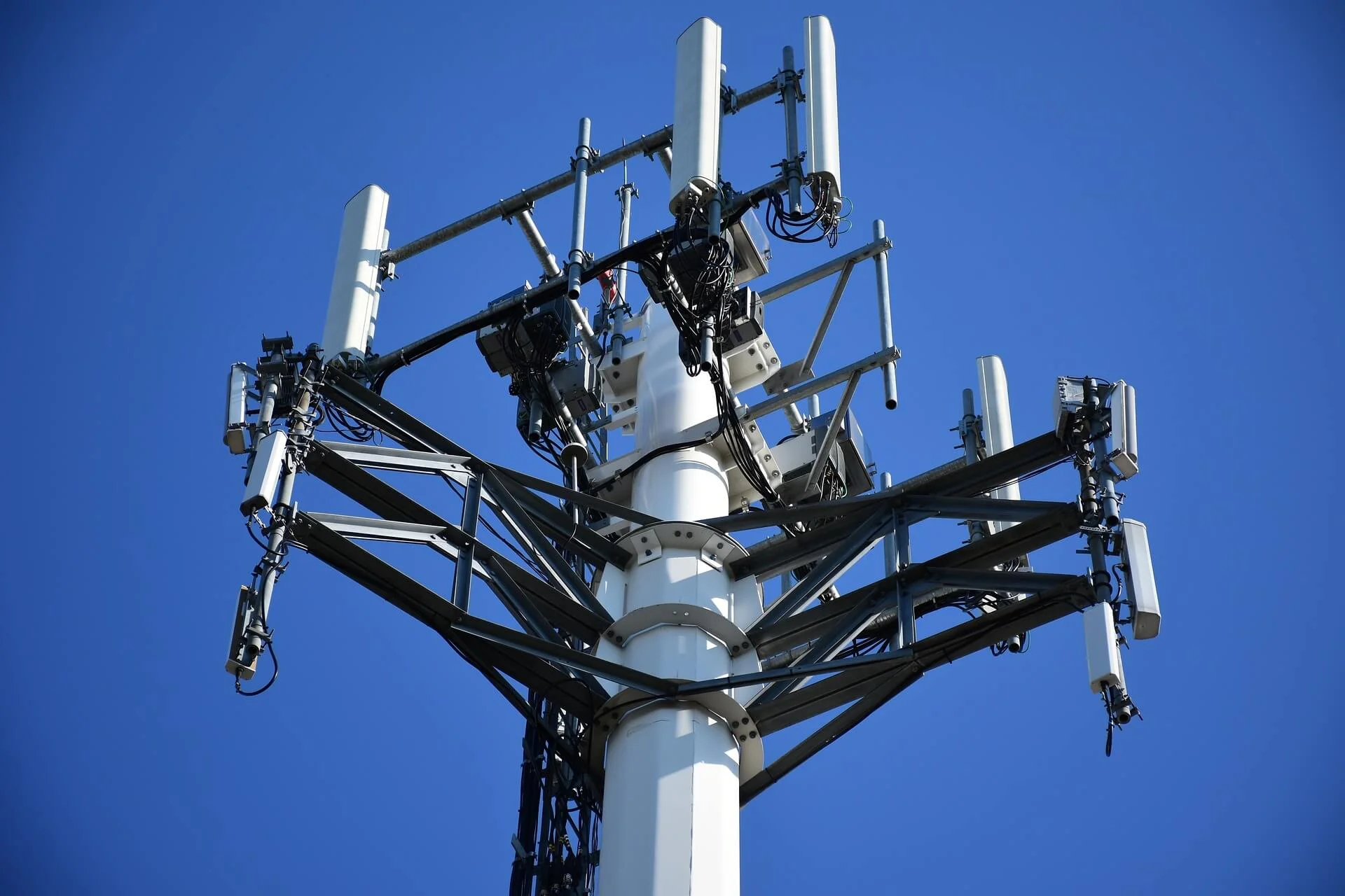 cellular-tower-2172041_1920.jpg