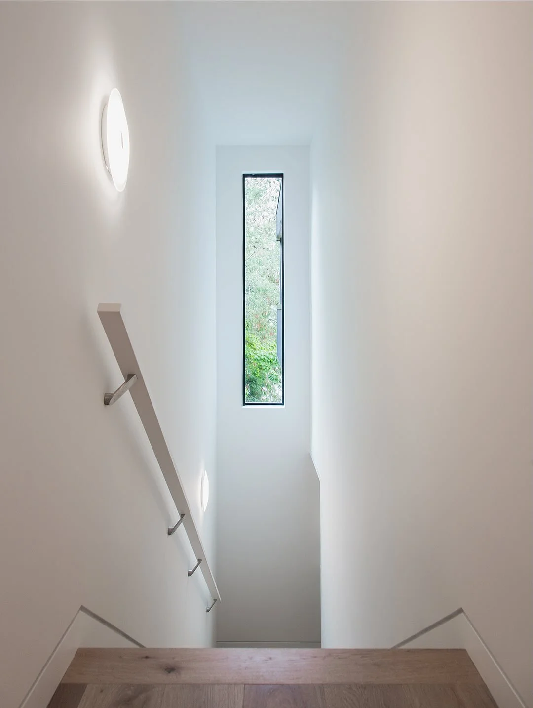 Moody moments from our Lakeside project.
.
photography @jamesjonesphotos 
build @horizonpacificcontracting
millwork @splintersmillworks 
architecture @coastandbeam_architecture 
interior design @pamelabillinghurst_design 
.
#interiordesign #canadiand