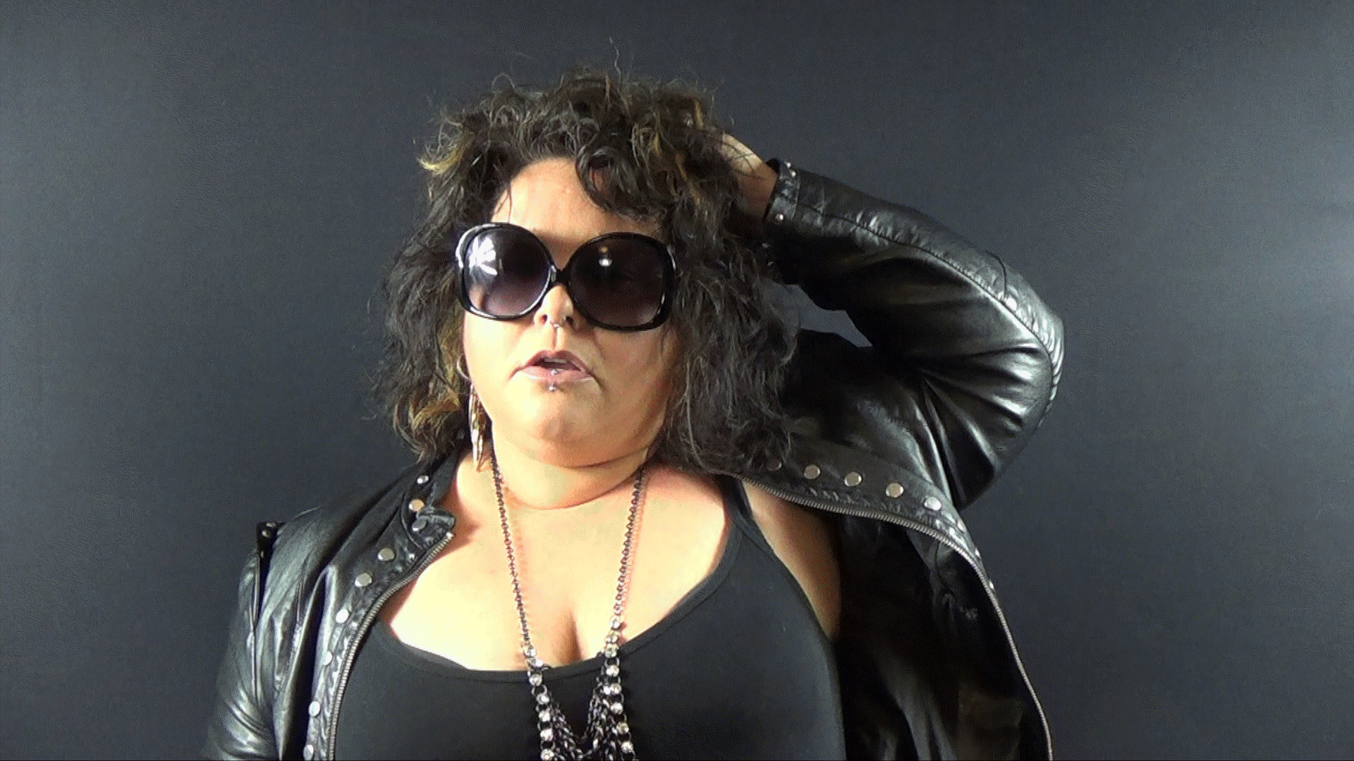 (THE E.L.P) is sizzle, spice and everything nice. Like the lovechild of Lauren Hill and Etta James, this project is funky. THE E.L.P started in Eugene and has been performing at local venues for a few years. The project has undergone several makeovers since the beginning. Contagiously excitable, Leona’s personality shines through in her amazing vocal control. In the length of one song, she’ll go from rap to velvety vocals, to jazz scat and belting out downright incredible notes… “The sound is urban groove,” Leona says, “a sound that is something for everyone”.