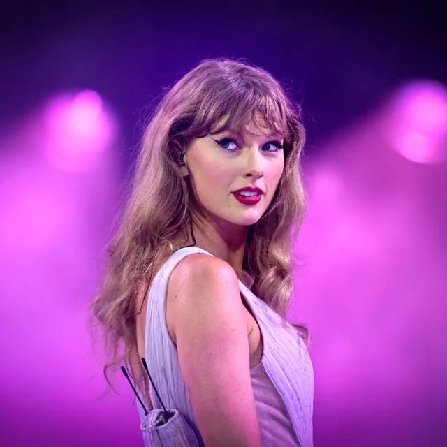 TAYLOR PIC 2.jpg