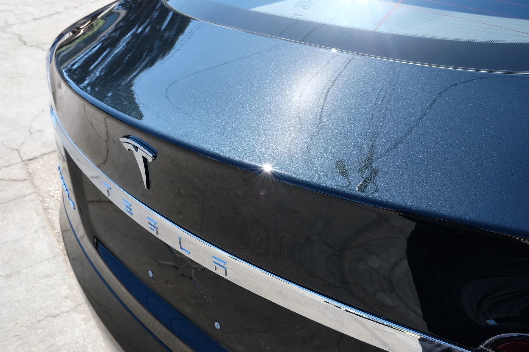 2017 Tesla Model S (Black)