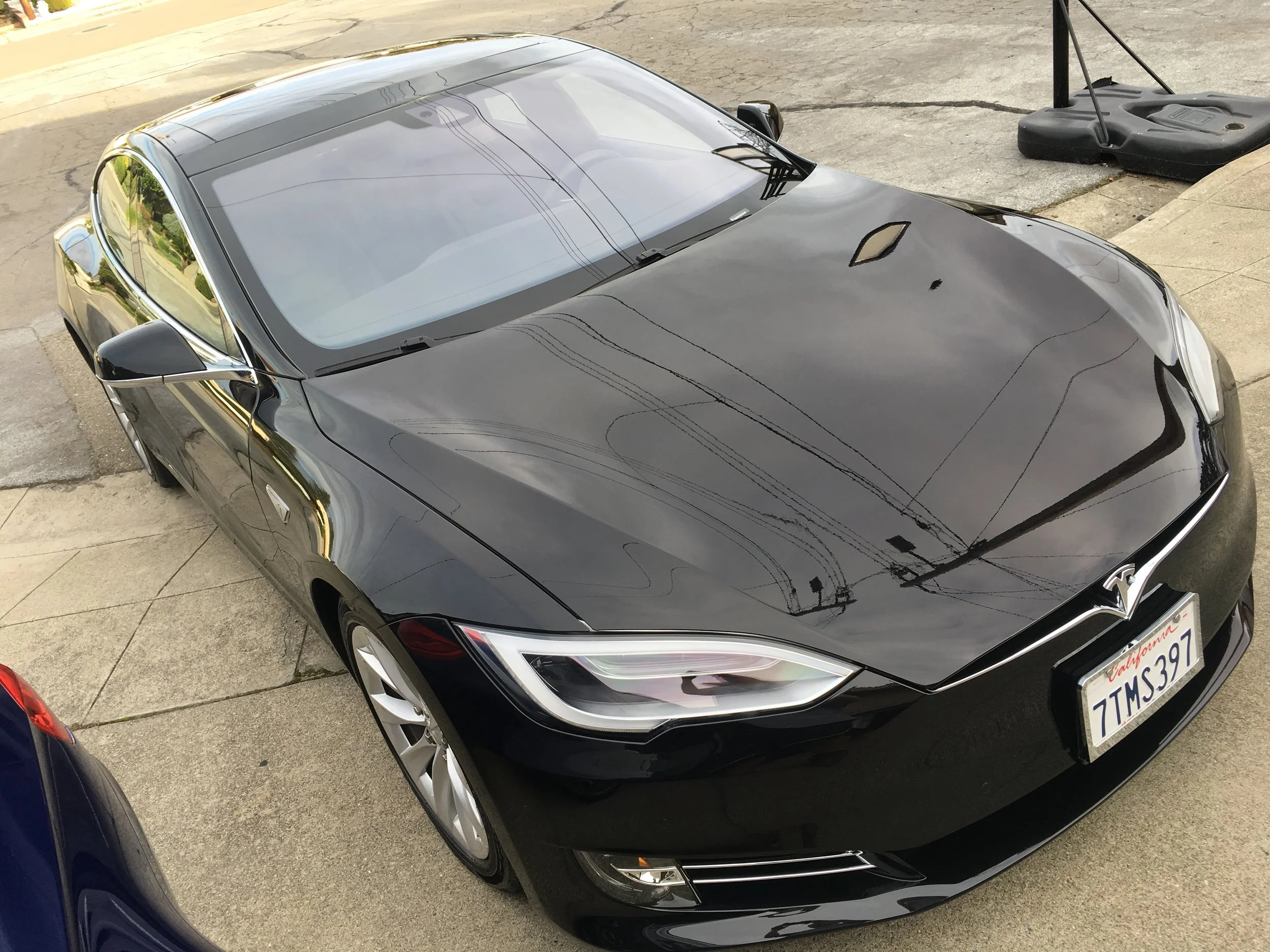 2016 Tesla Model S (Black Metallic)