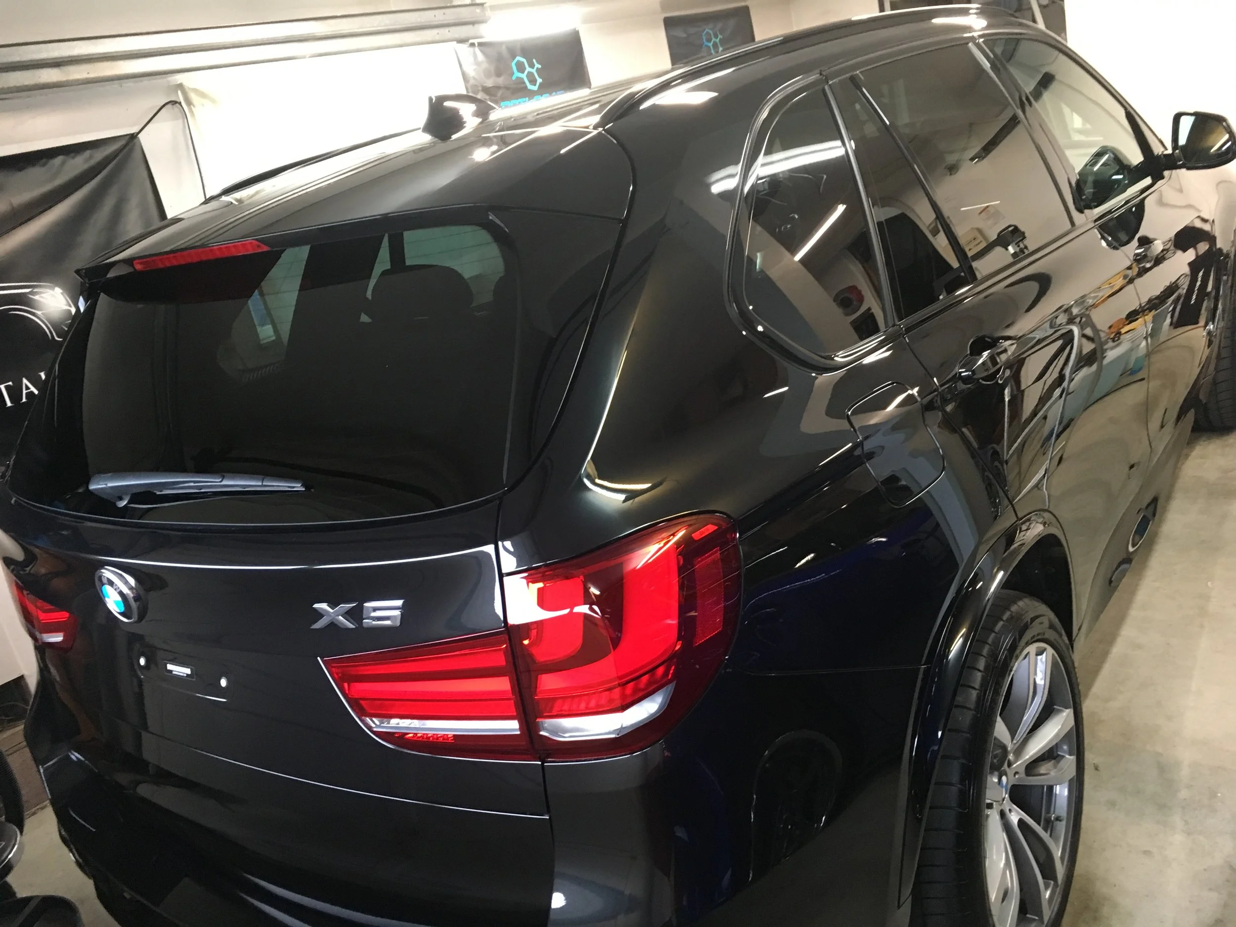 2017 BMW X5 (Black Sapphire)
