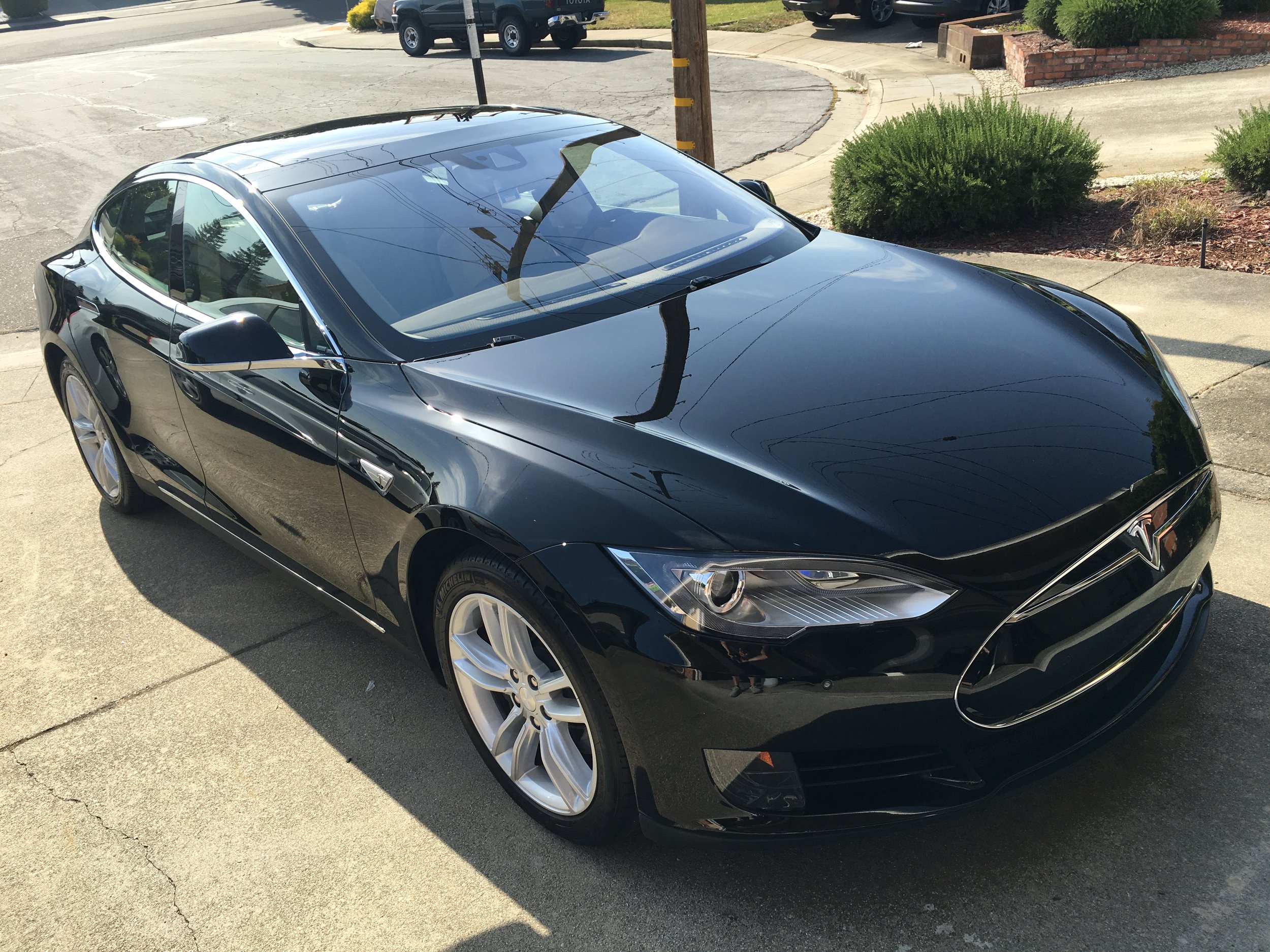 2017 Tesla Model S (Black)