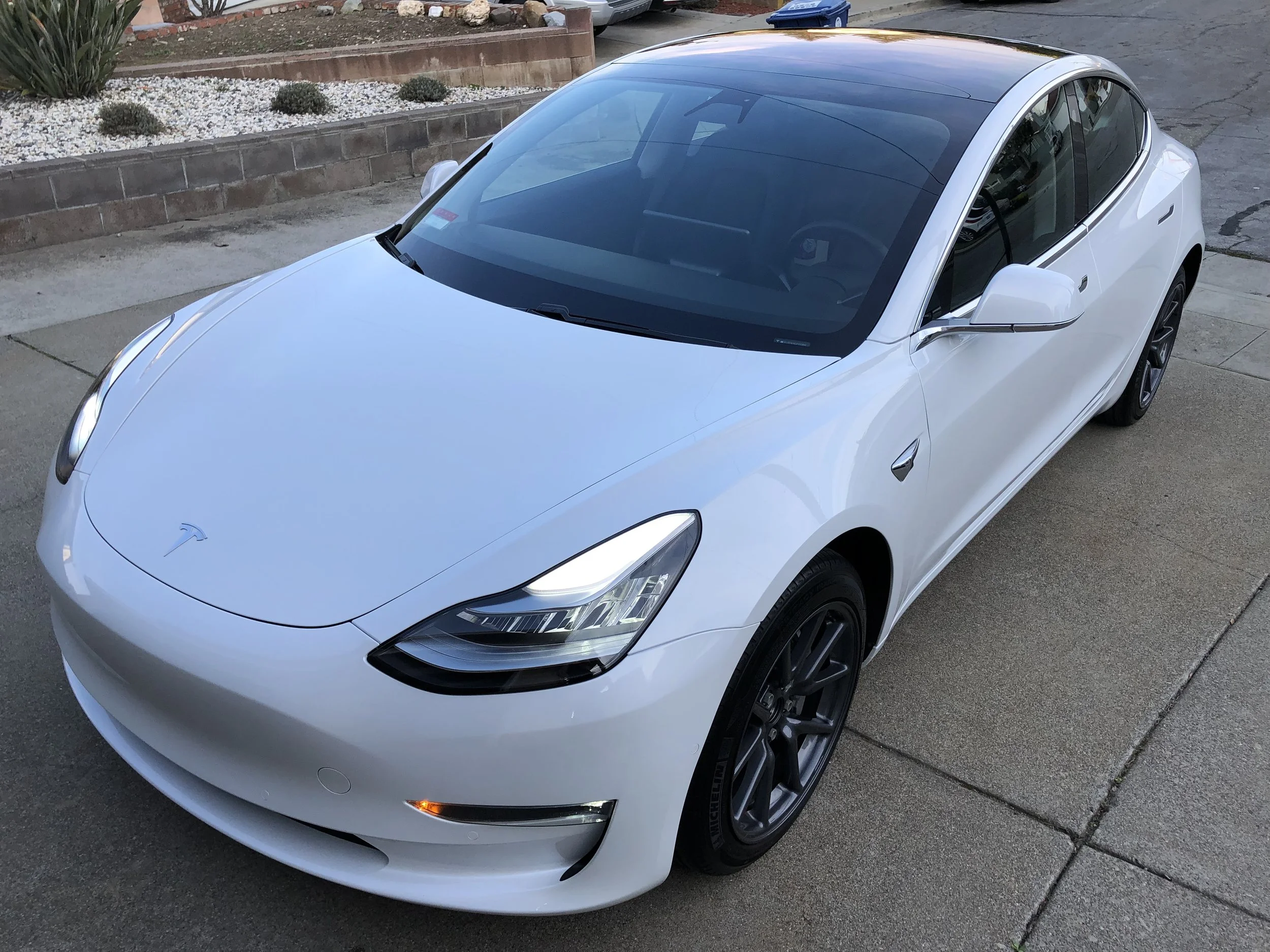 2018 Tesla Model 3 (Pearl White)