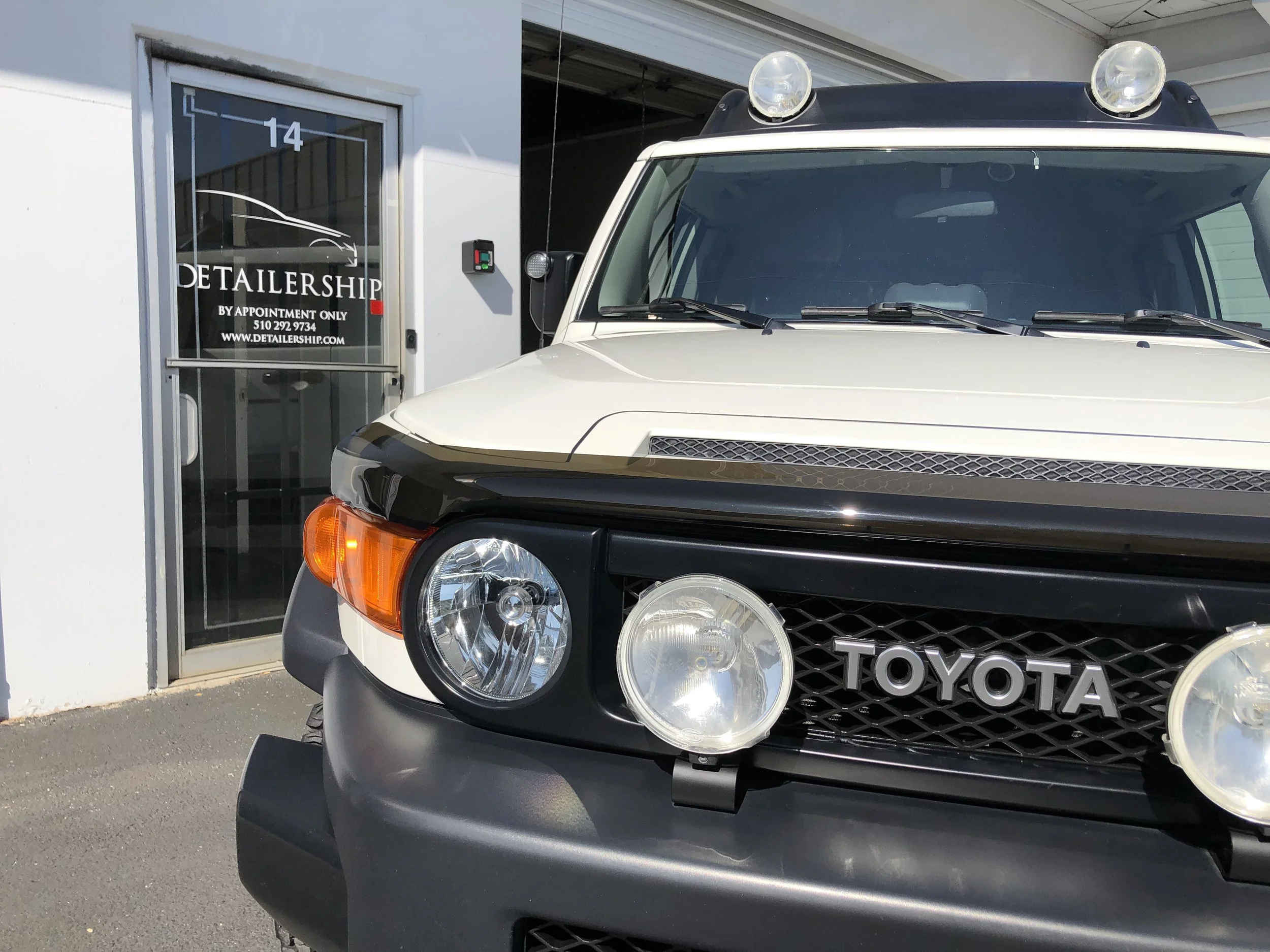 2009 Toyota FJ Cruiser (Iceberg White)