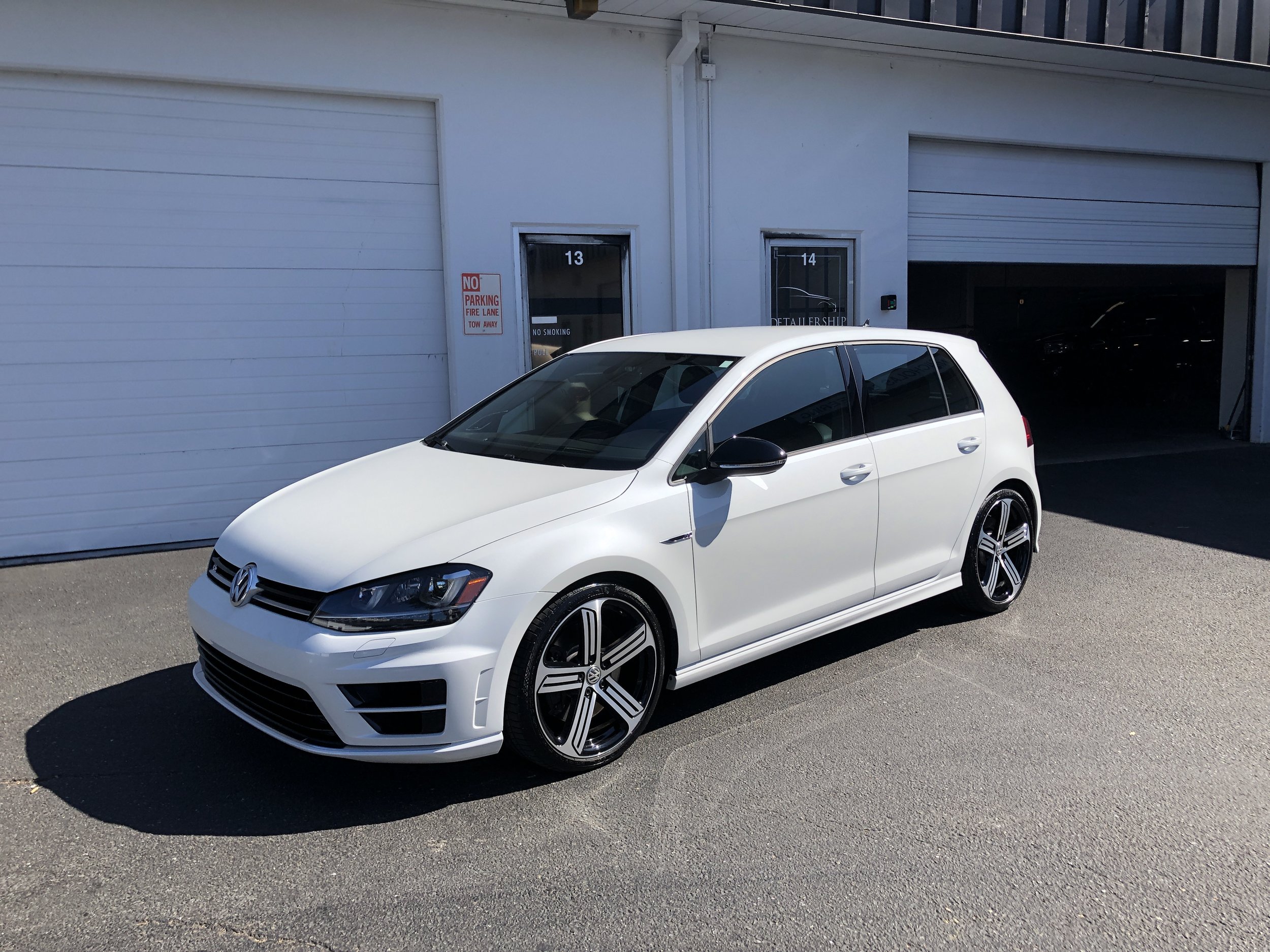 2016 Volkswagen Golf R (Oryx White Pearl)