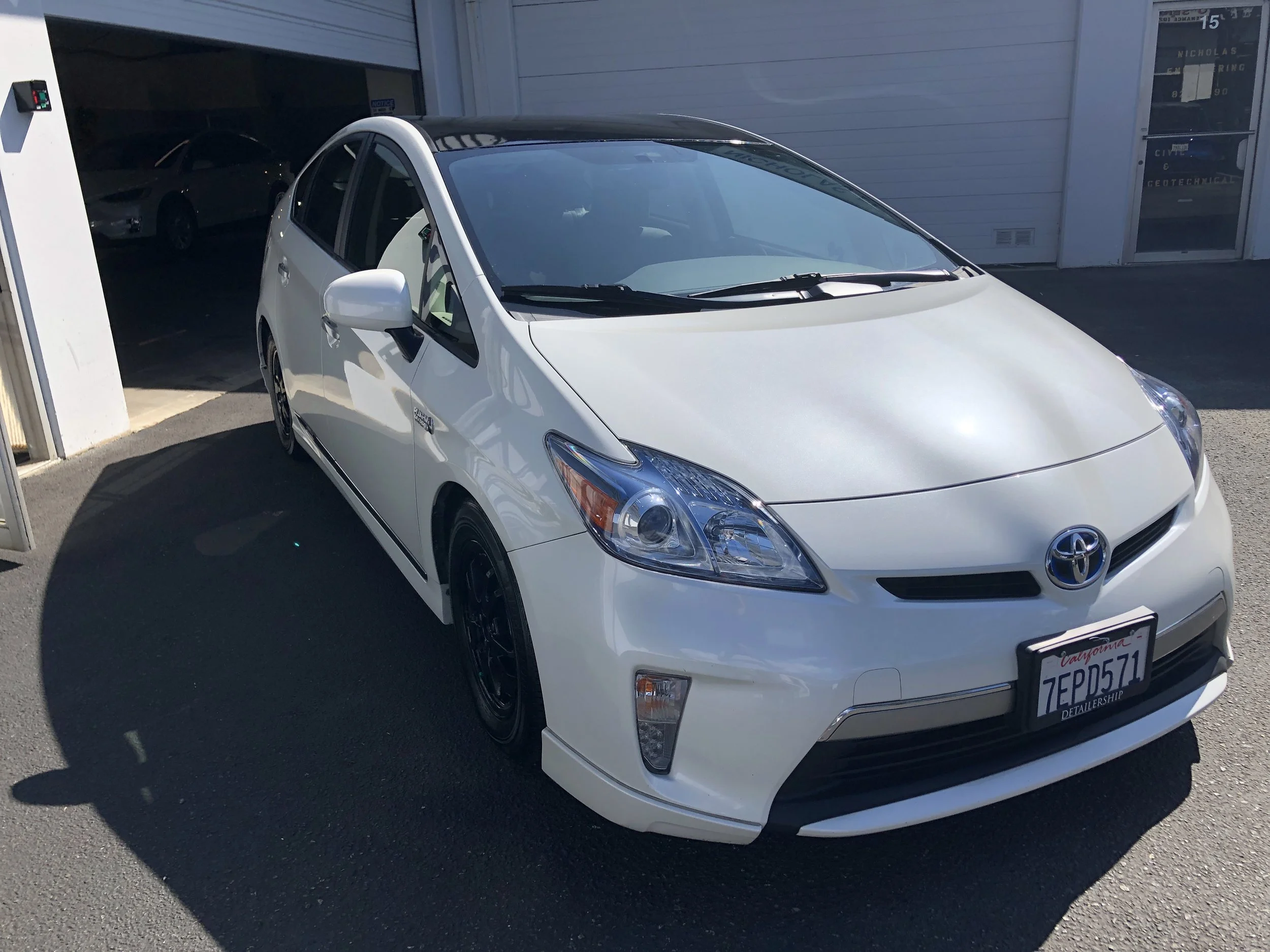 2014 Toyota Prius (Blizzard White)