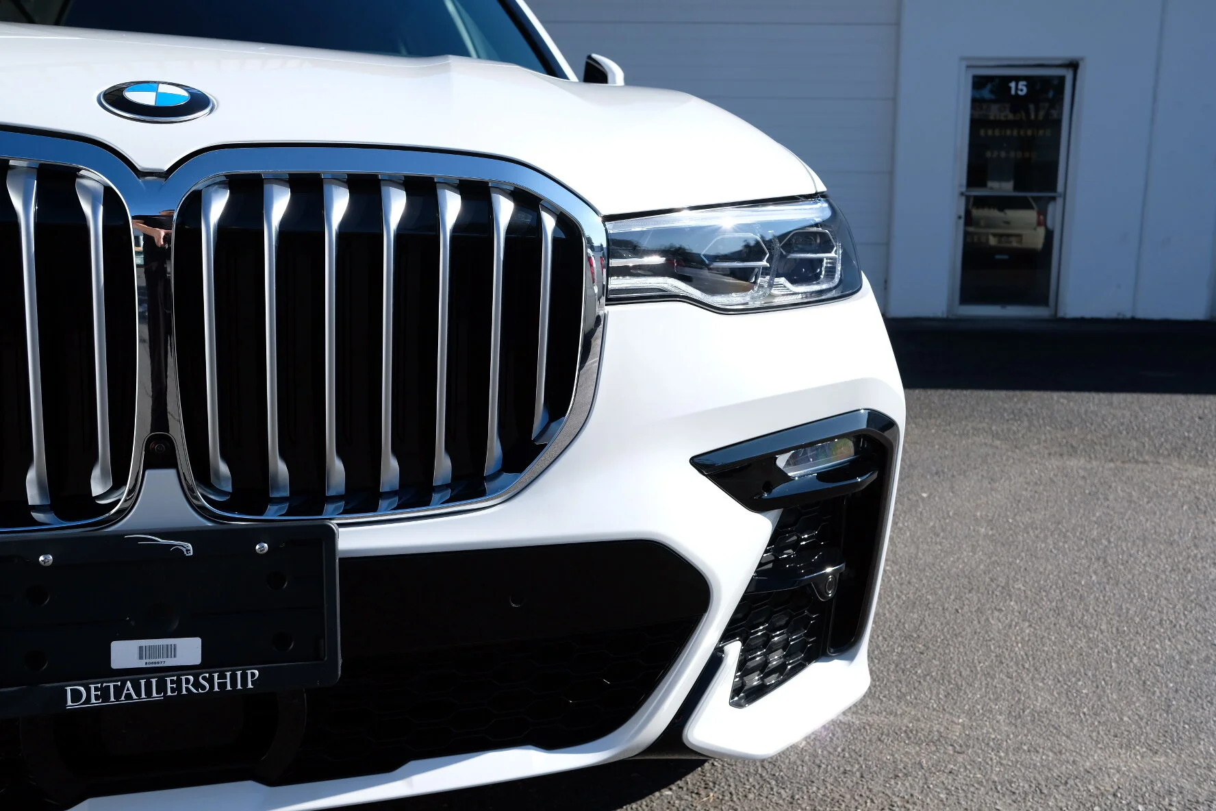 2020 BMW X7 (Mineral White)