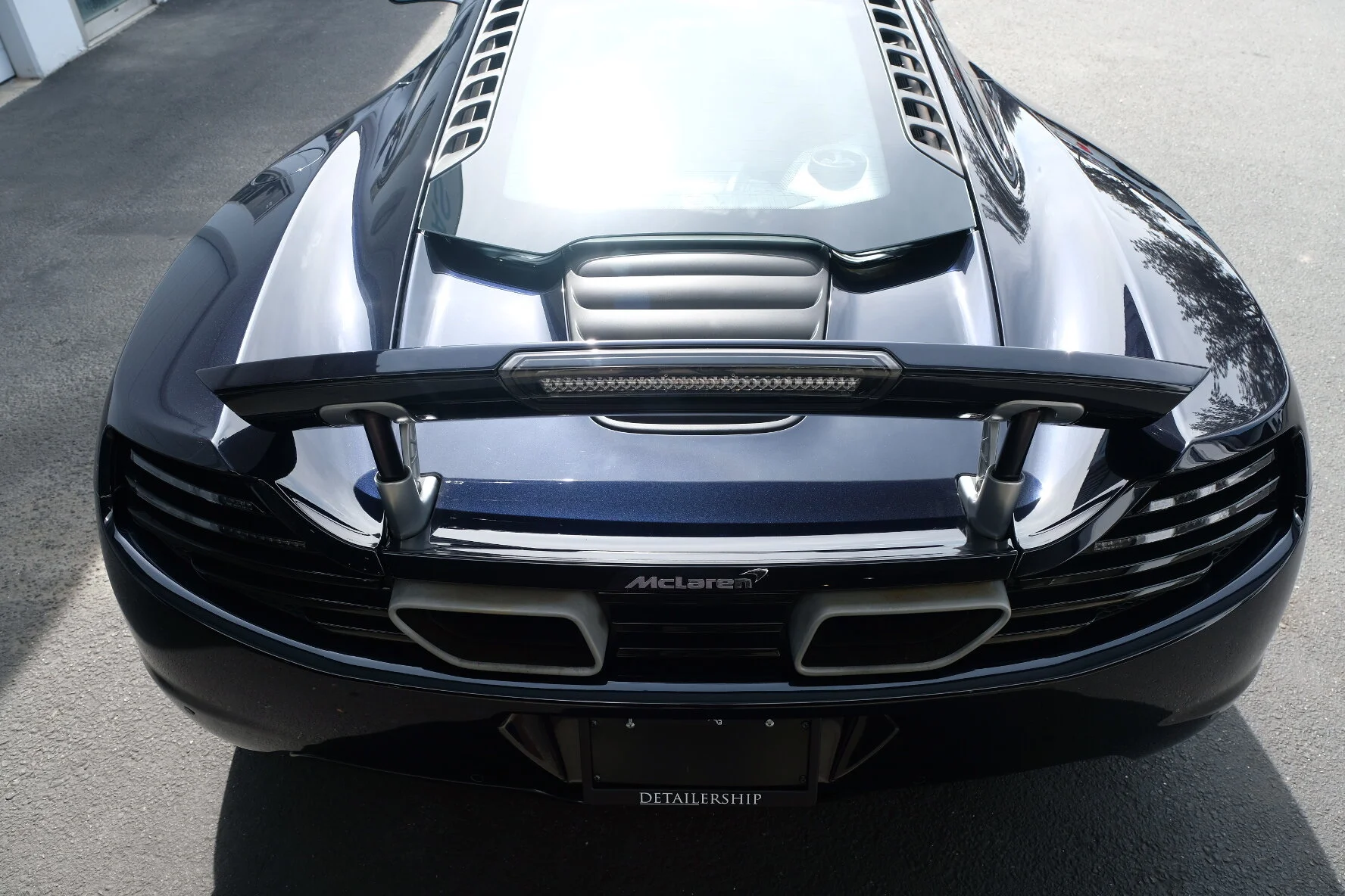 2012 McLaren MP4-12C (Sapphire Black)