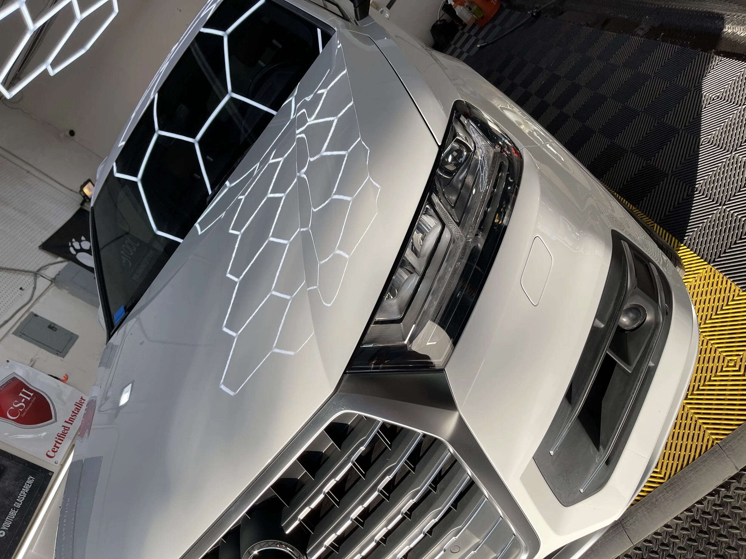 2018 Audi Q7 (Glacier White Metallic)