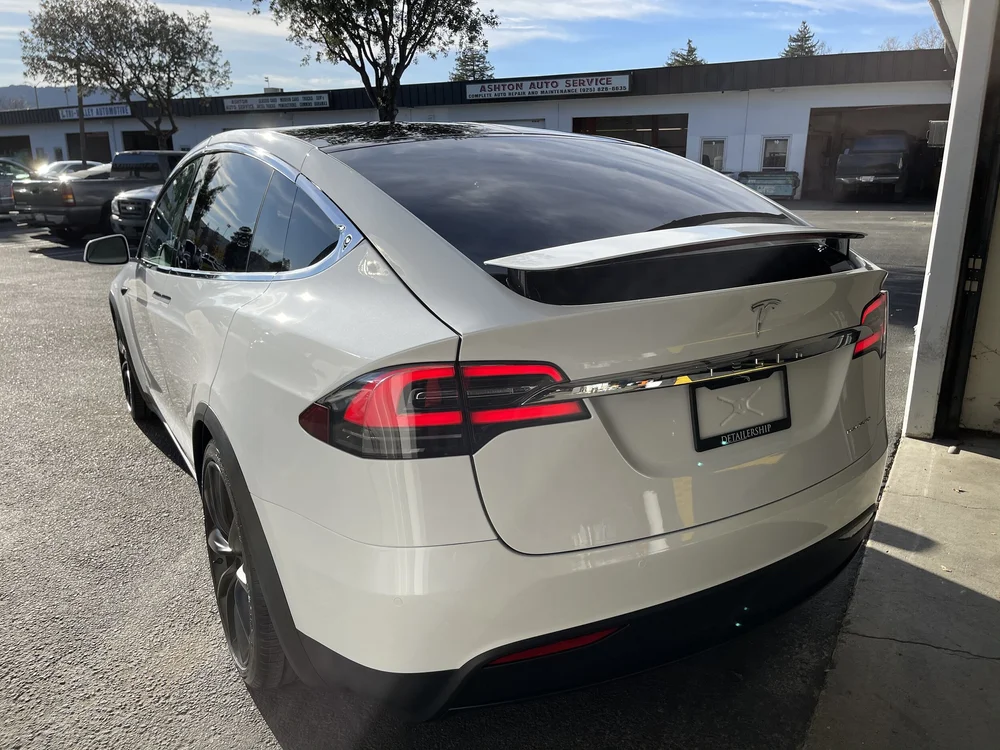 21 Tesla Model X Multicoat White Detailership