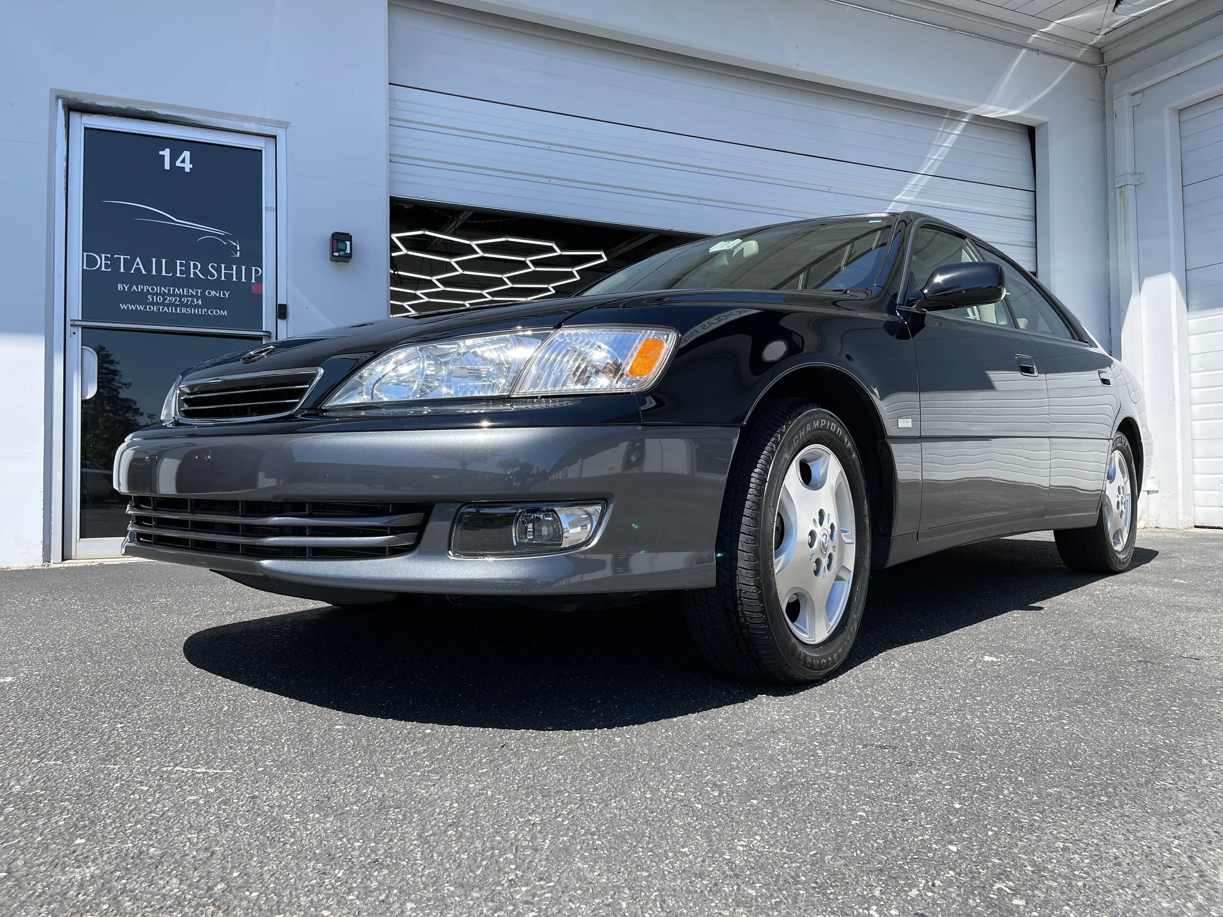 2000 Lexus ES300 (Black Onyx)
