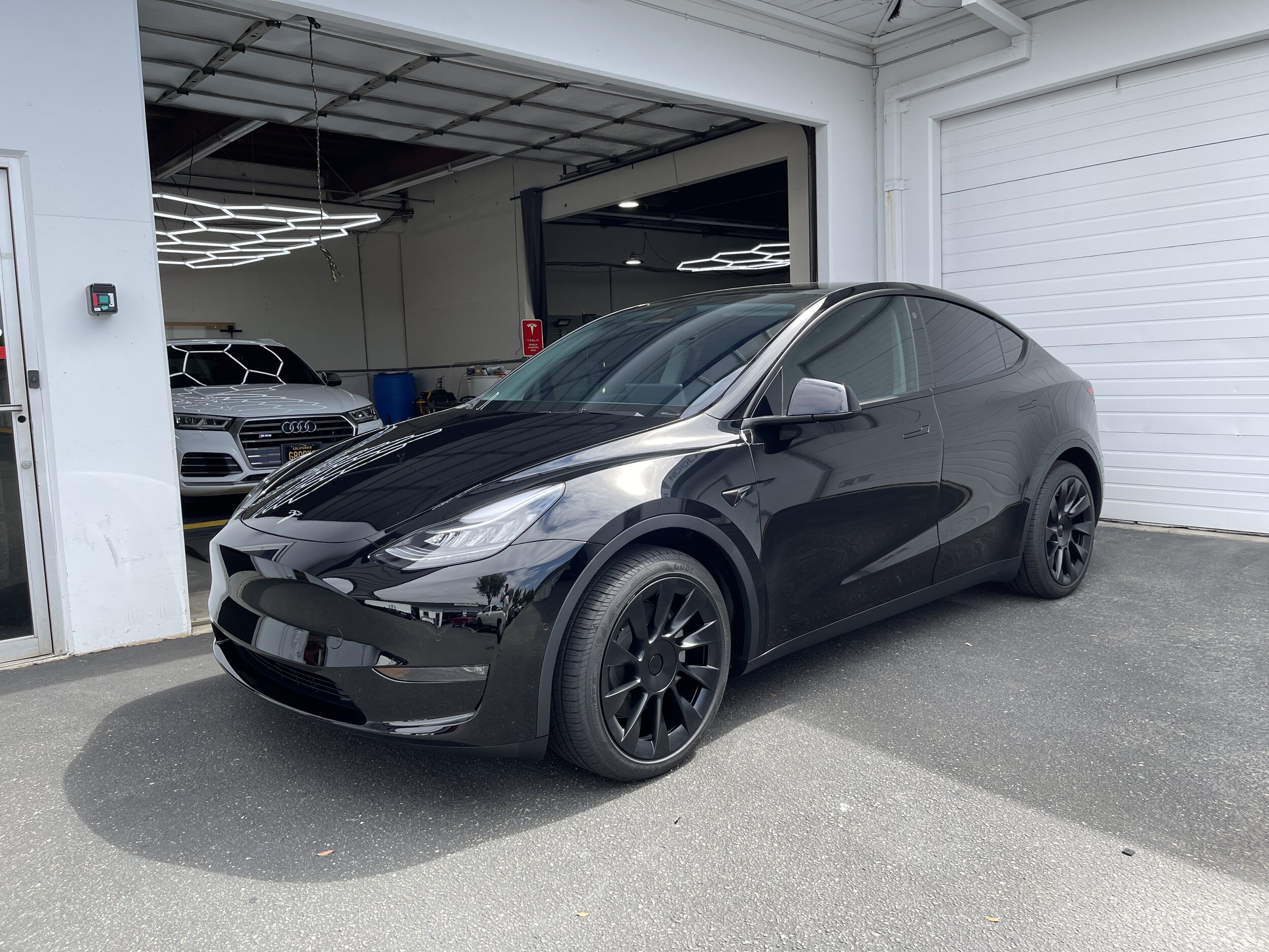 TESLA MODEL Y (2021+)